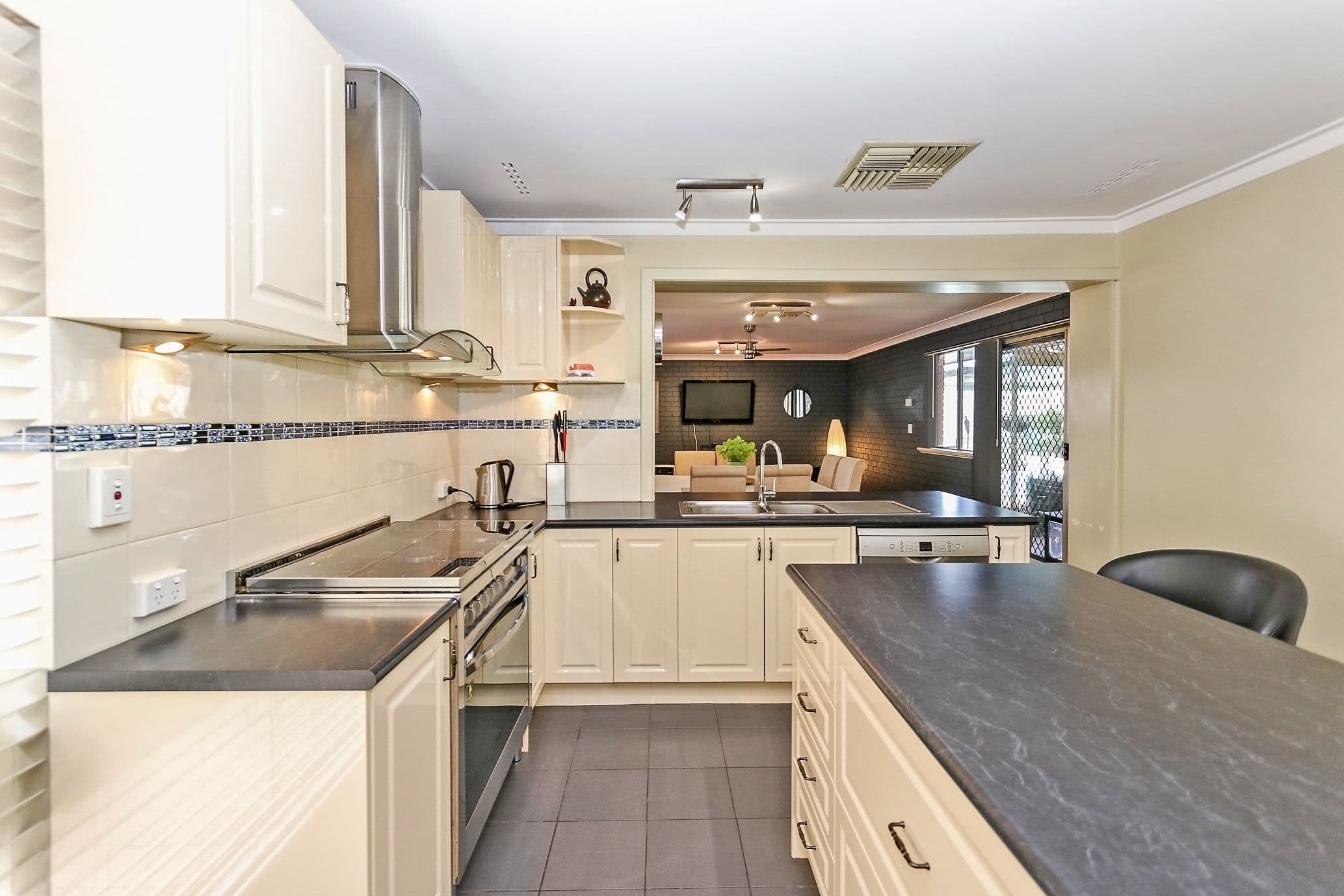 40 Penzance Street, Bassendean WA 6054, Bassendean - Thumbnail 6