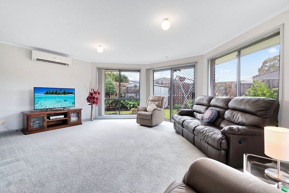 10 Samantha Crescent, Cranbourne North VIC 3977, Cranbourne North - Thumbnail 4