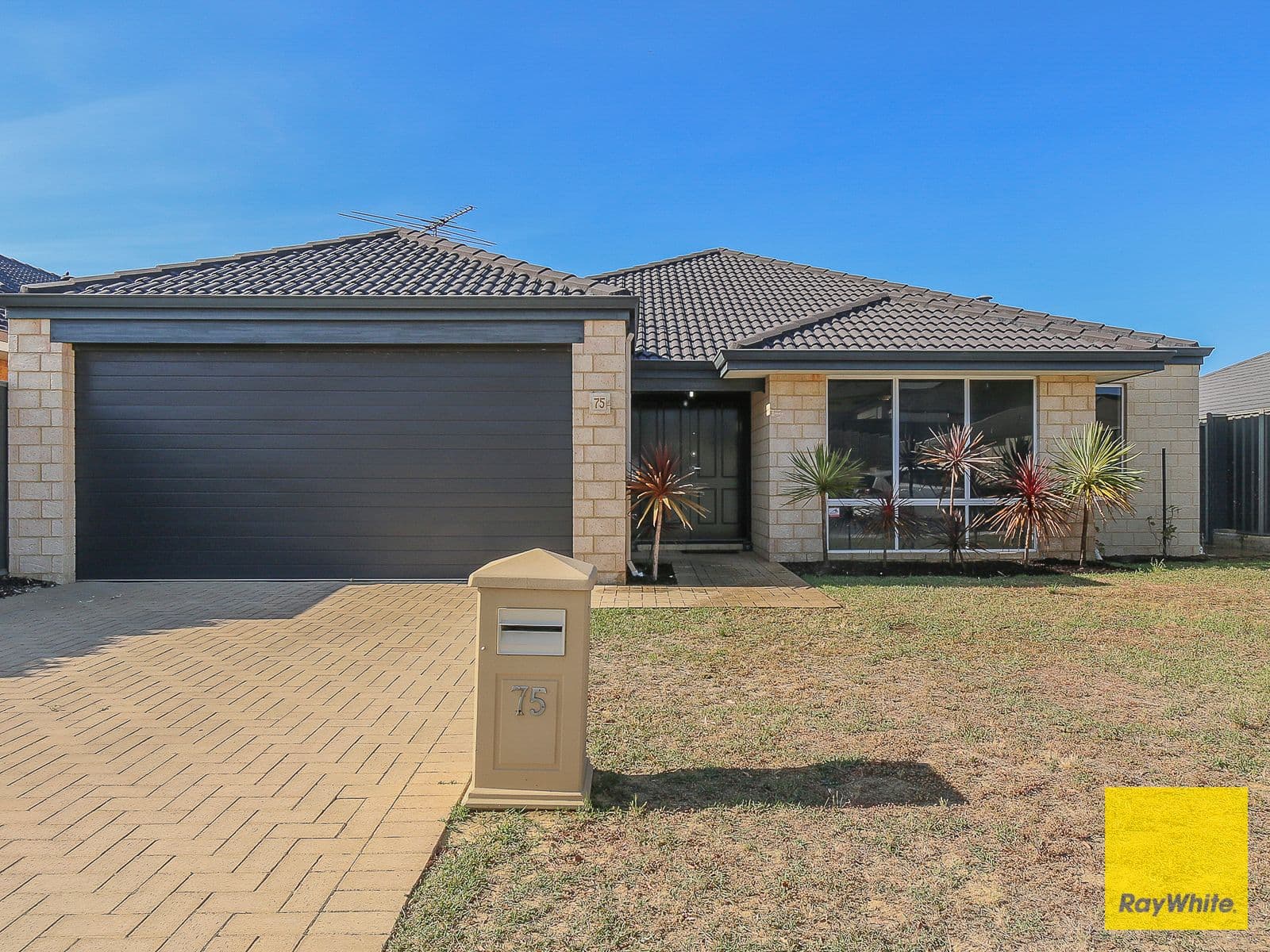 75 Hookstone Drive, Landsdale WA 6065, Landsdale - Thumbnail 2