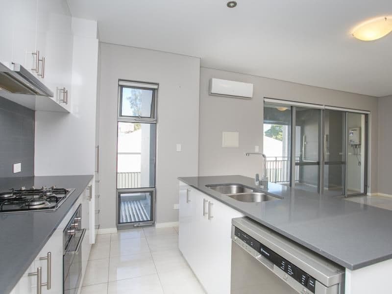 4/12 Smiths Avenue, Redcliffe WA 6104, Redcliffe - Image 1