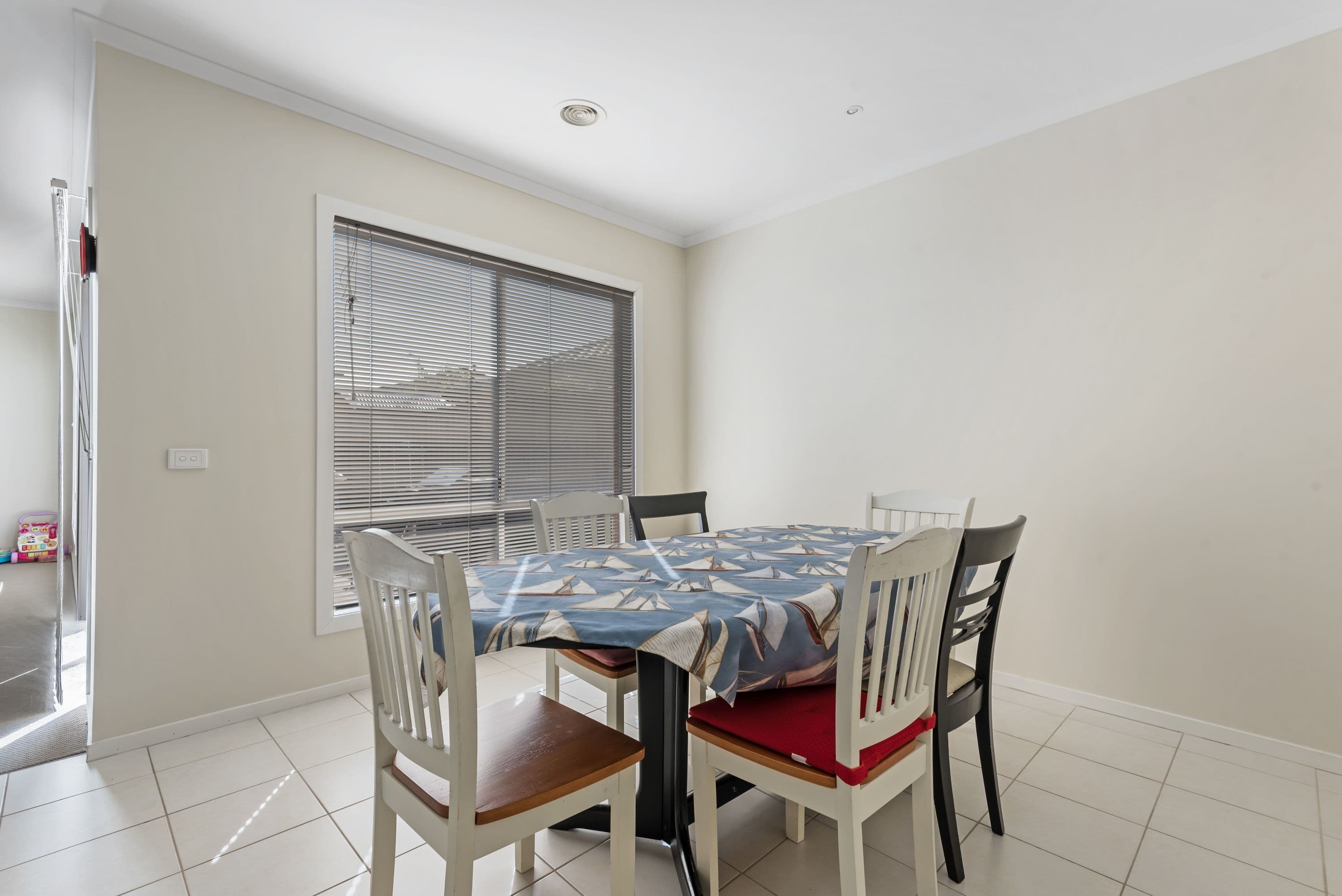 8 Strathvea Lane, Caroline Springs VIC 3023, Caroline Springs - Thumbnail 3
