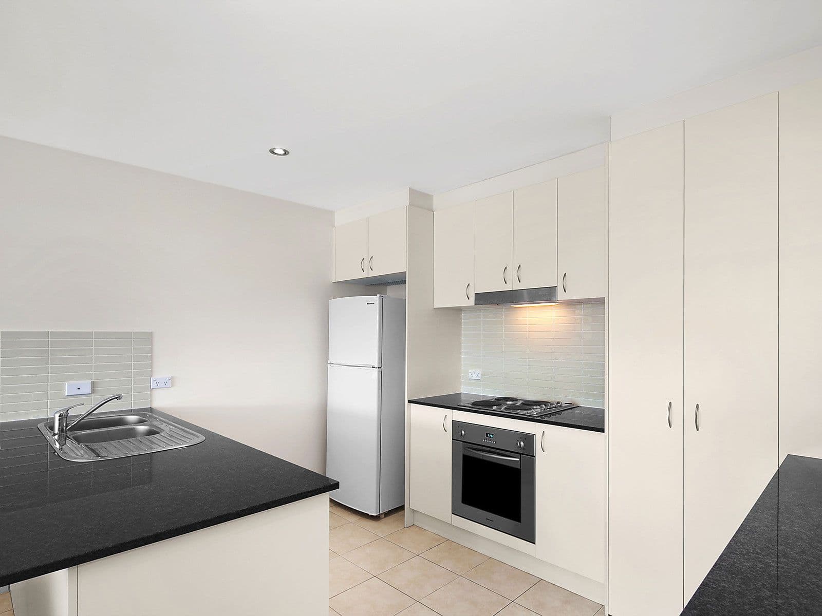 3/2 Eileen Good Street, Greenway ACT 2900, Greenway - Thumbnail 2