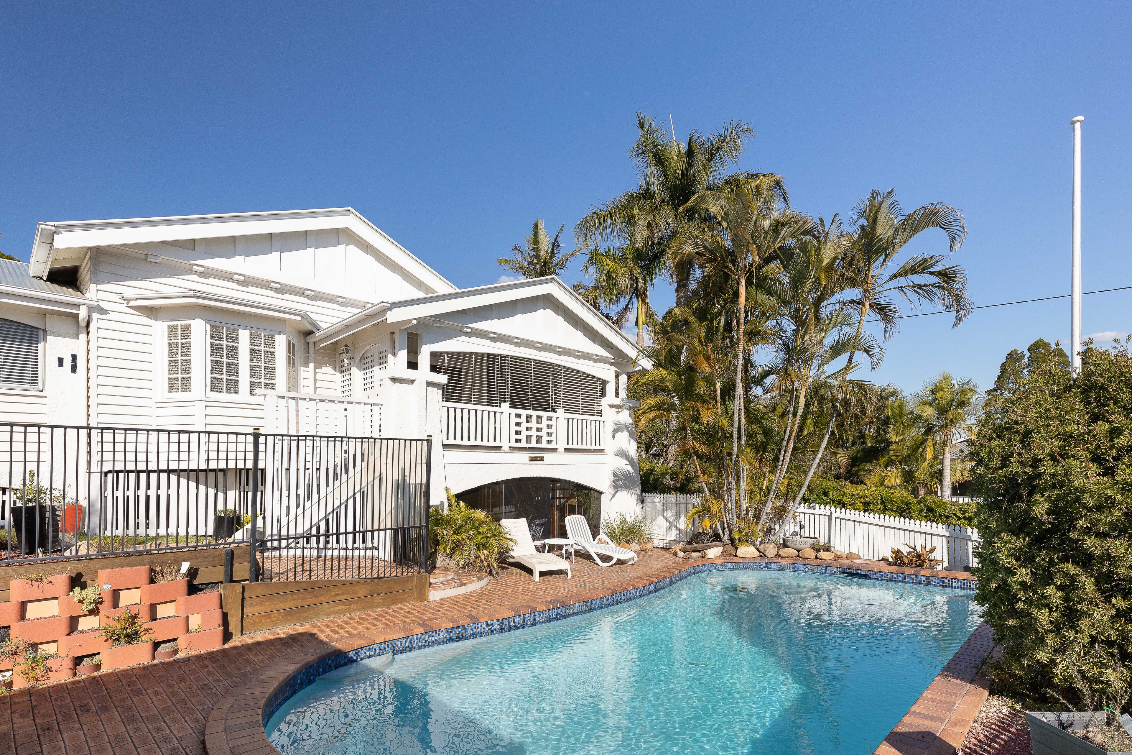15 Pinecroft Street, Camp Hill QLD 4152, Camp Hill - Thumbnail 2