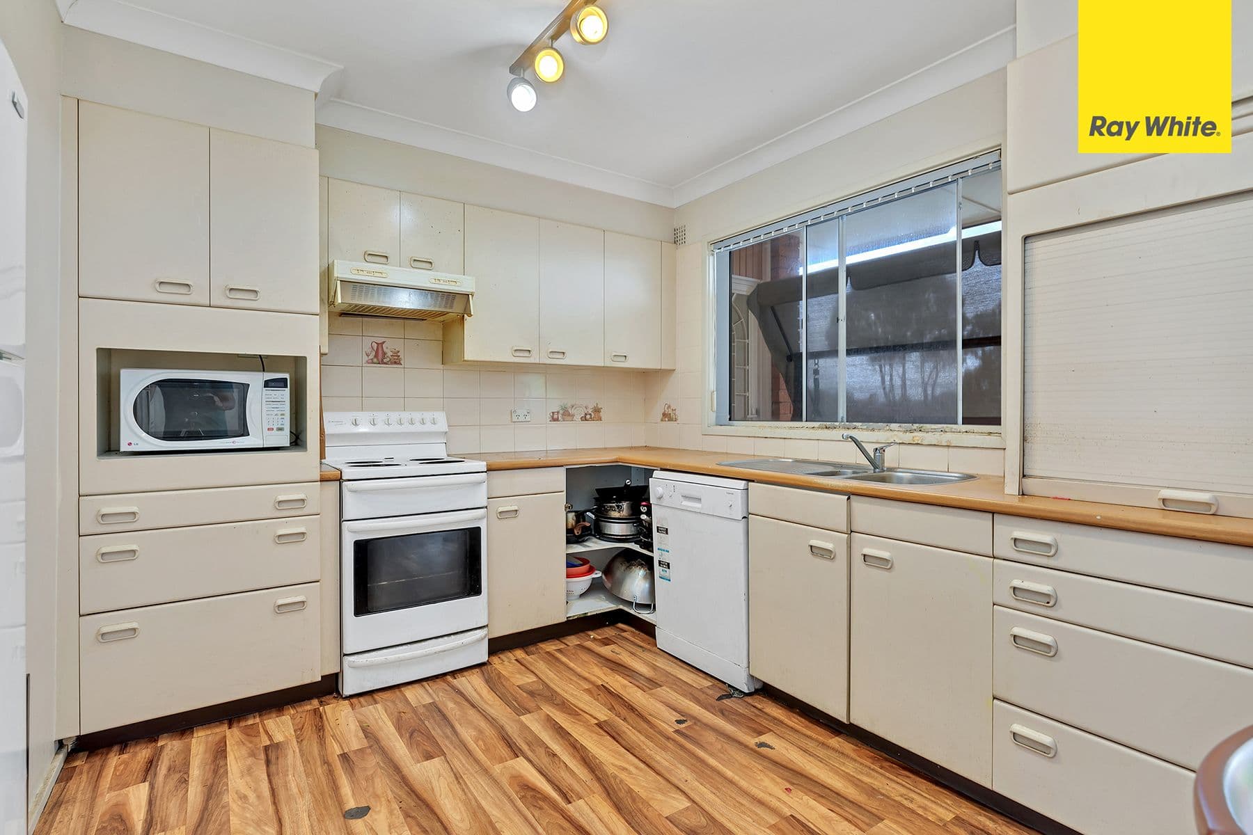 1 Maple Court, Greenacre - Thumbnail 5
