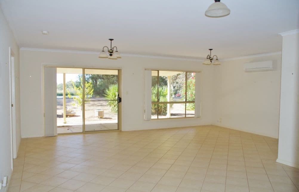4 Sorrento Court, Renmark SA 5341, Renmark - Thumbnail 5