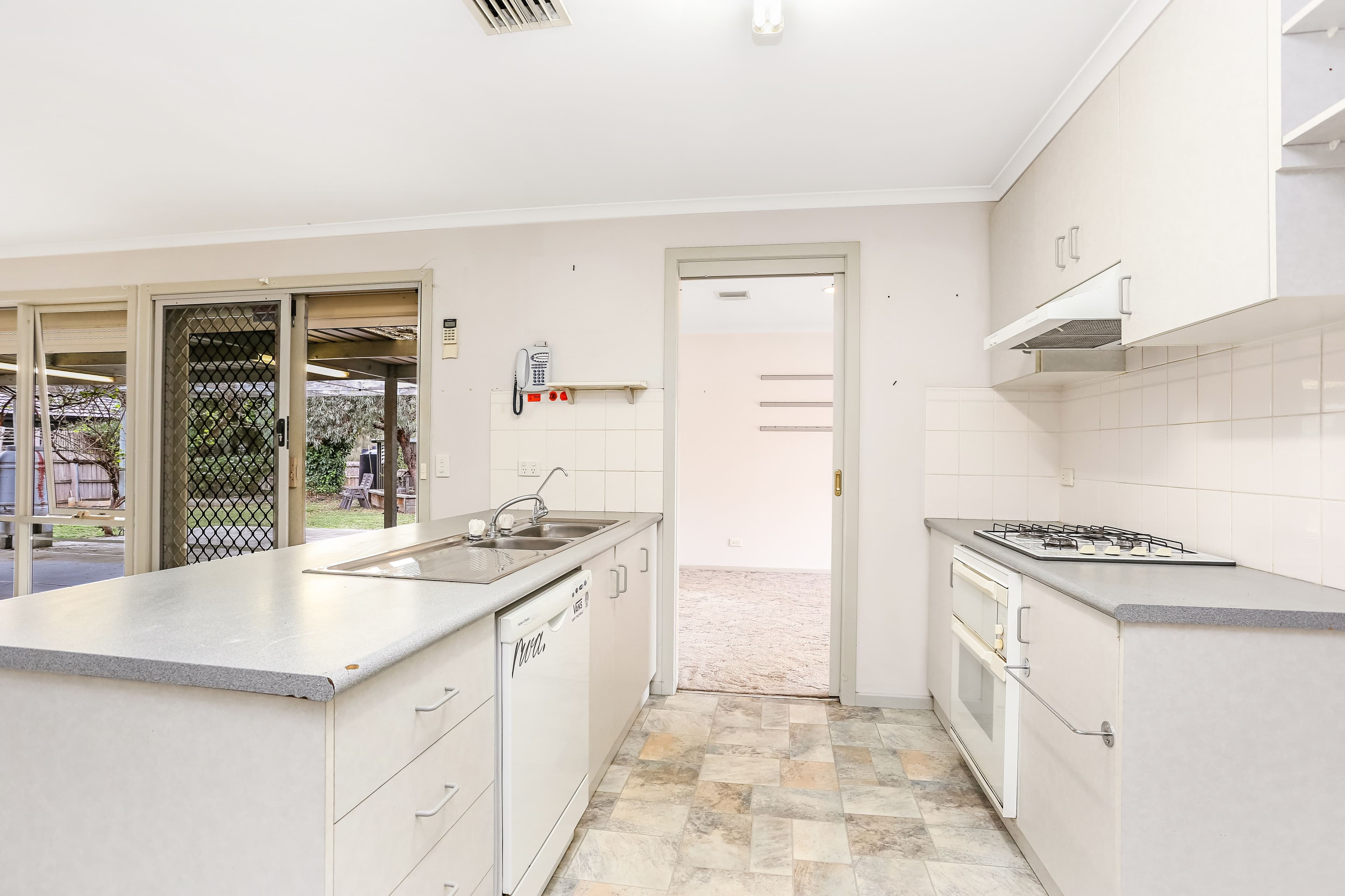 5 Flintoff Court, Mill Park VIC 3082, Mill Park - Thumbnail 3