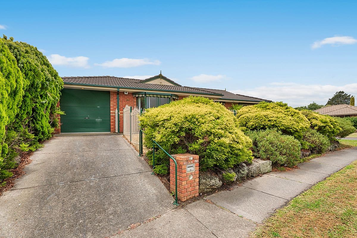 29 Brentwood Drive, Cranbourne North VIC 3977, Cranbourne North - Thumbnail 2