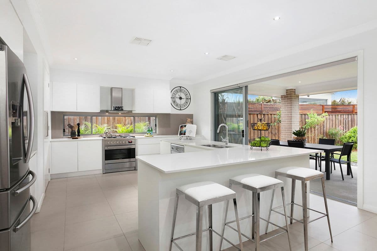 16 Whitehaven Street, Greenhills Beach - Thumbnail 3