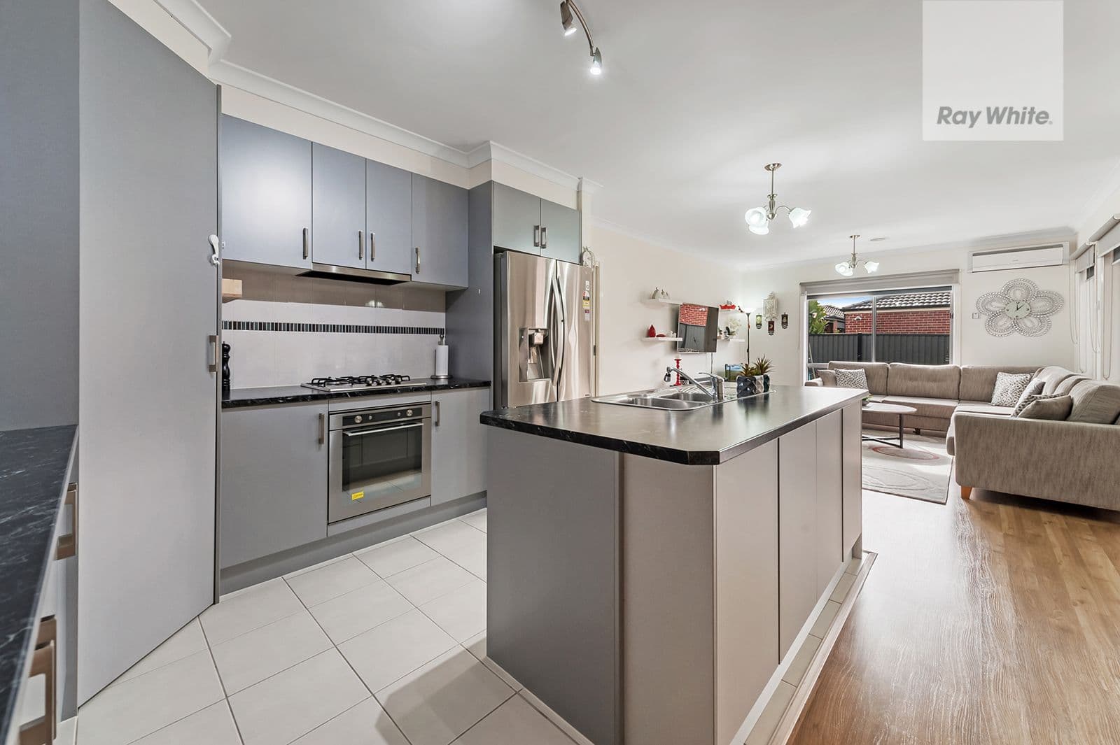 28 Greenham Avenue, Craigieburn VIC 3064, Craigieburn - Thumbnail 3