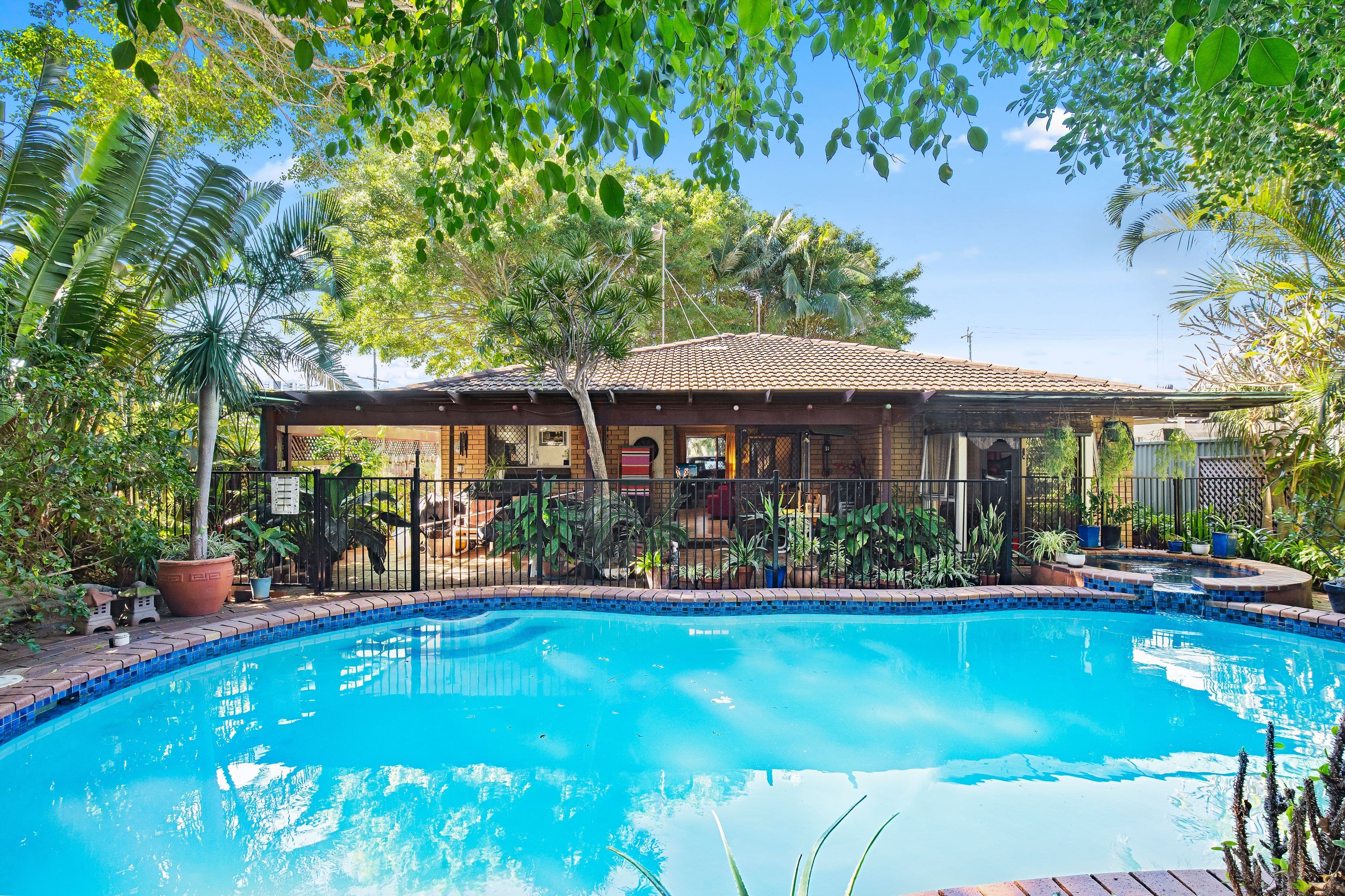 91 Vatakoula Parade, Mermaid Waters QLD 4218, Mermaid Waters - Thumbnail 2