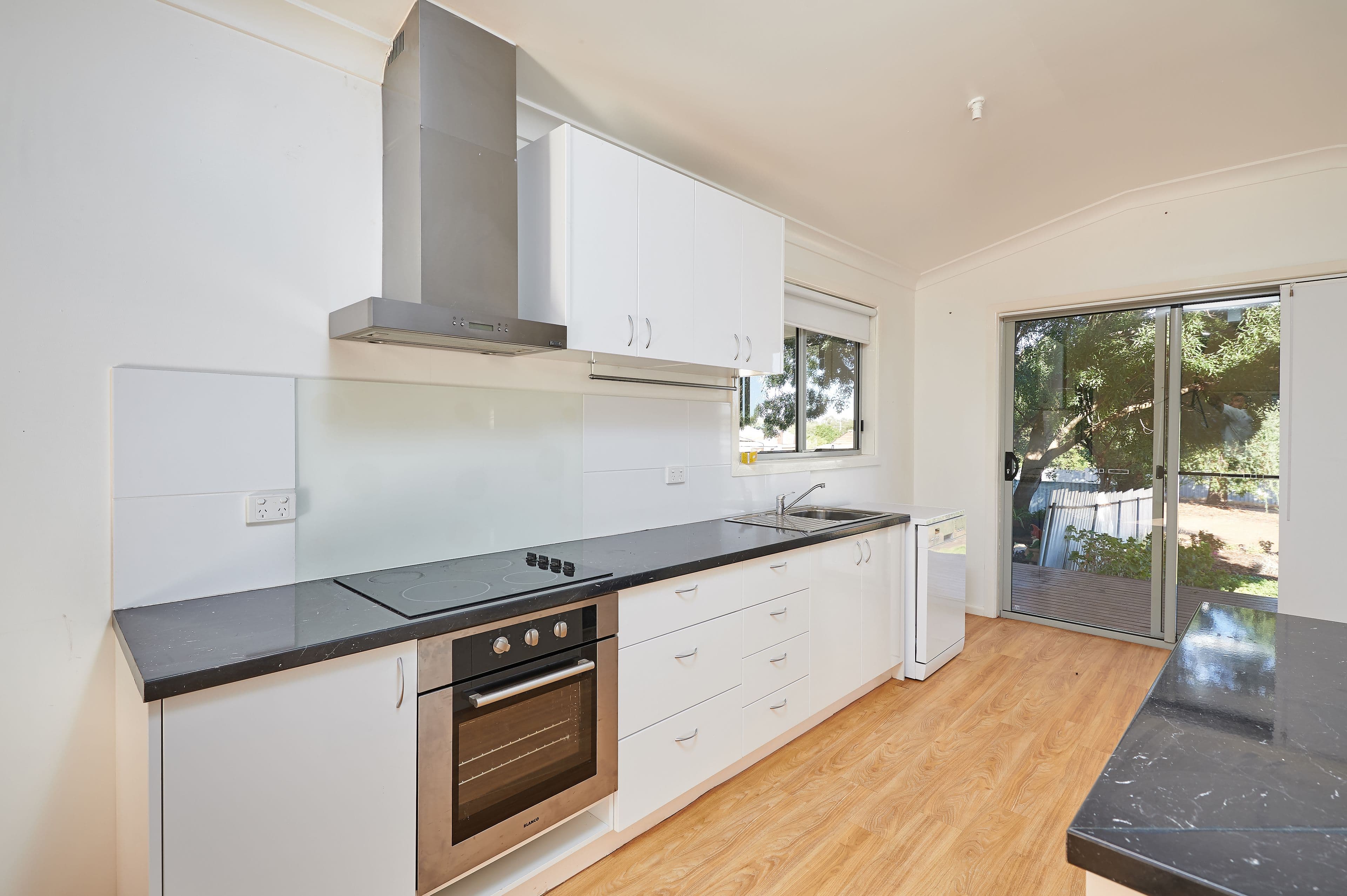 160 Cowabbie Street, Coolamon - Thumbnail 2