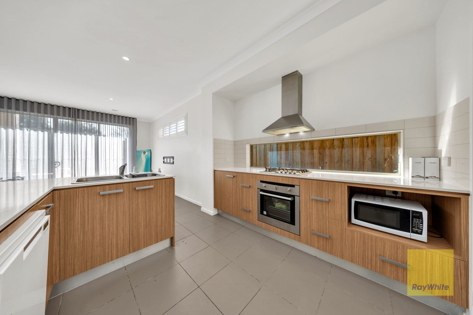 7 Broadbeach Circuit, Point Cook VIC 3030, Point Cook - Thumbnail 4