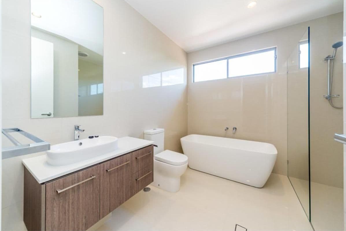 15 Eider Avenue, Paradise Point QLD 4216, Paradise Point - Thumbnail 5