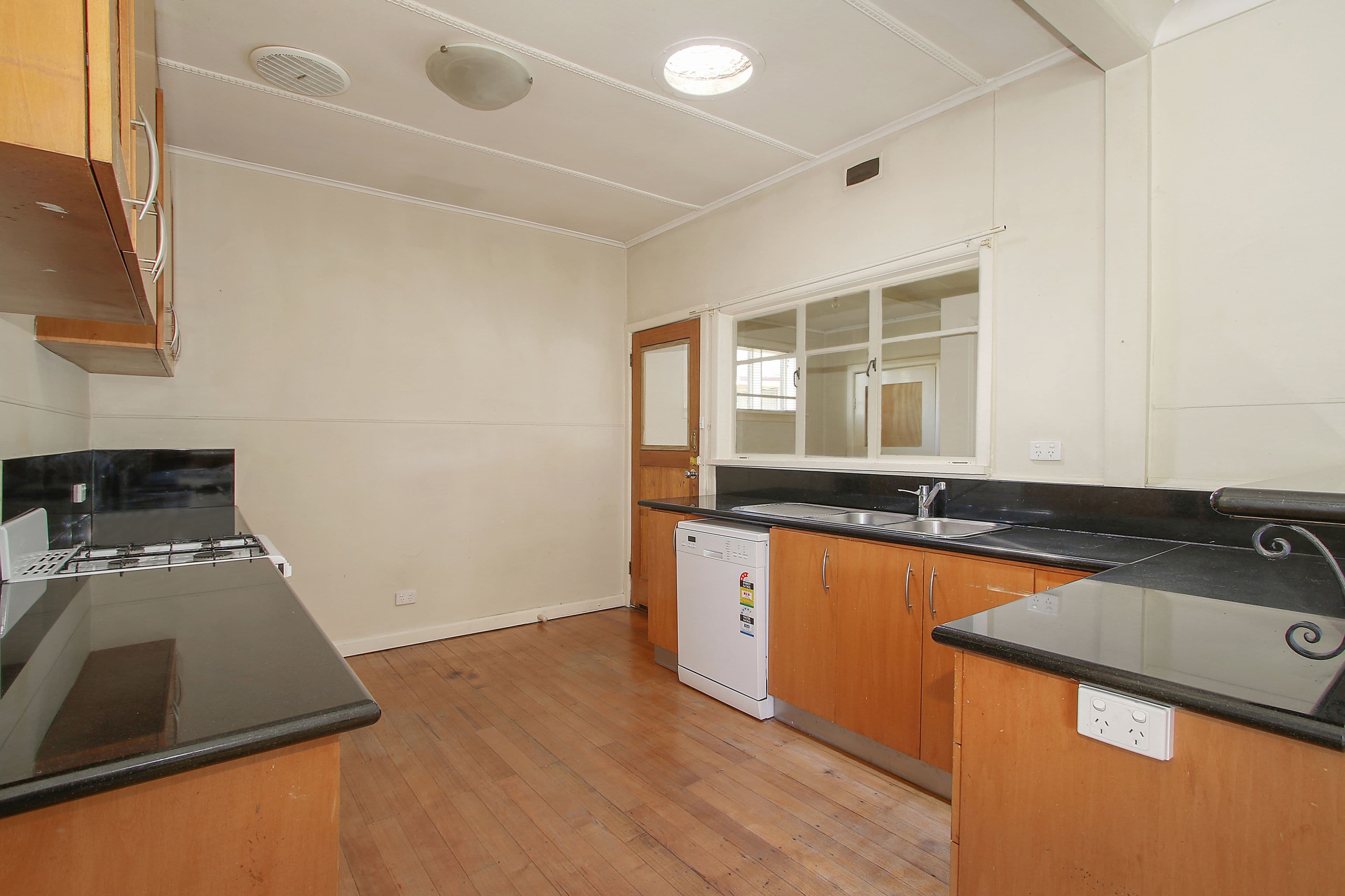 11 Clissold Street LORNE VIC, Lorne - Thumbnail 3