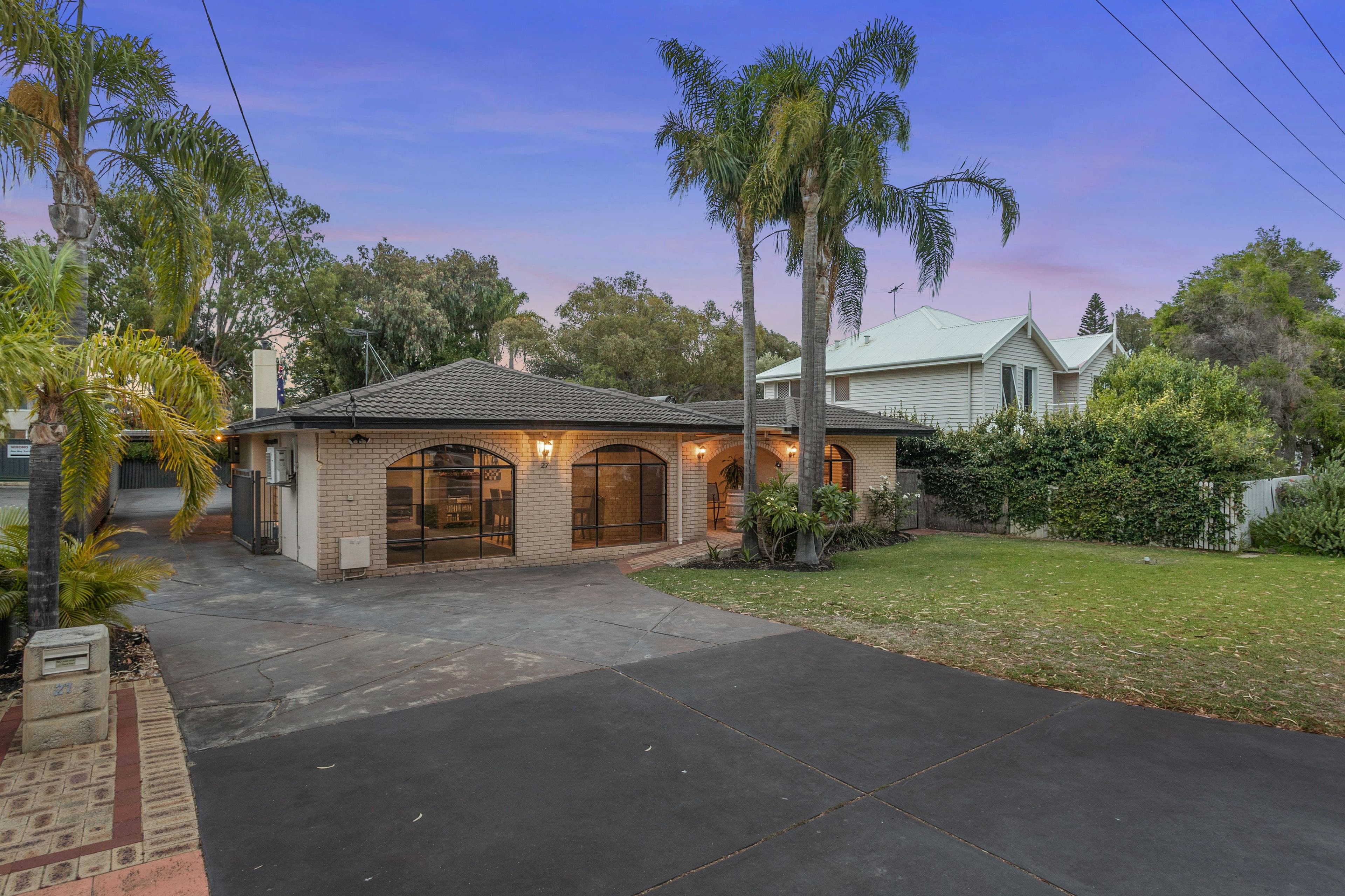27 Myrtle Avenue, Sorrento WA 6020, Sorrento - Thumbnail 2