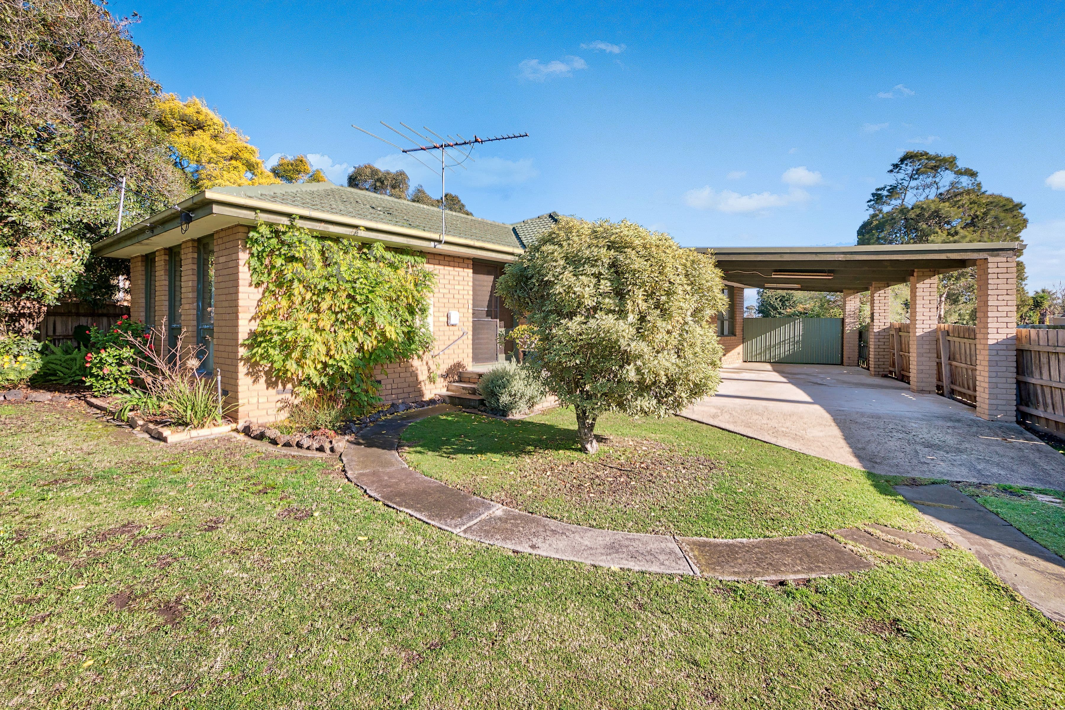 13 Thomas Crescent, Cranbourne VIC 3977, Cranbourne - Image 1