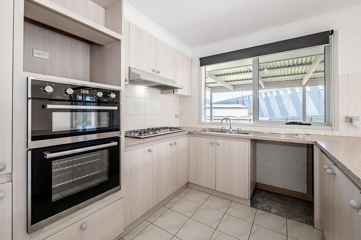 16 Tamworth Court, Cranbourne VIC 3977, Cranbourne - Thumbnail 4
