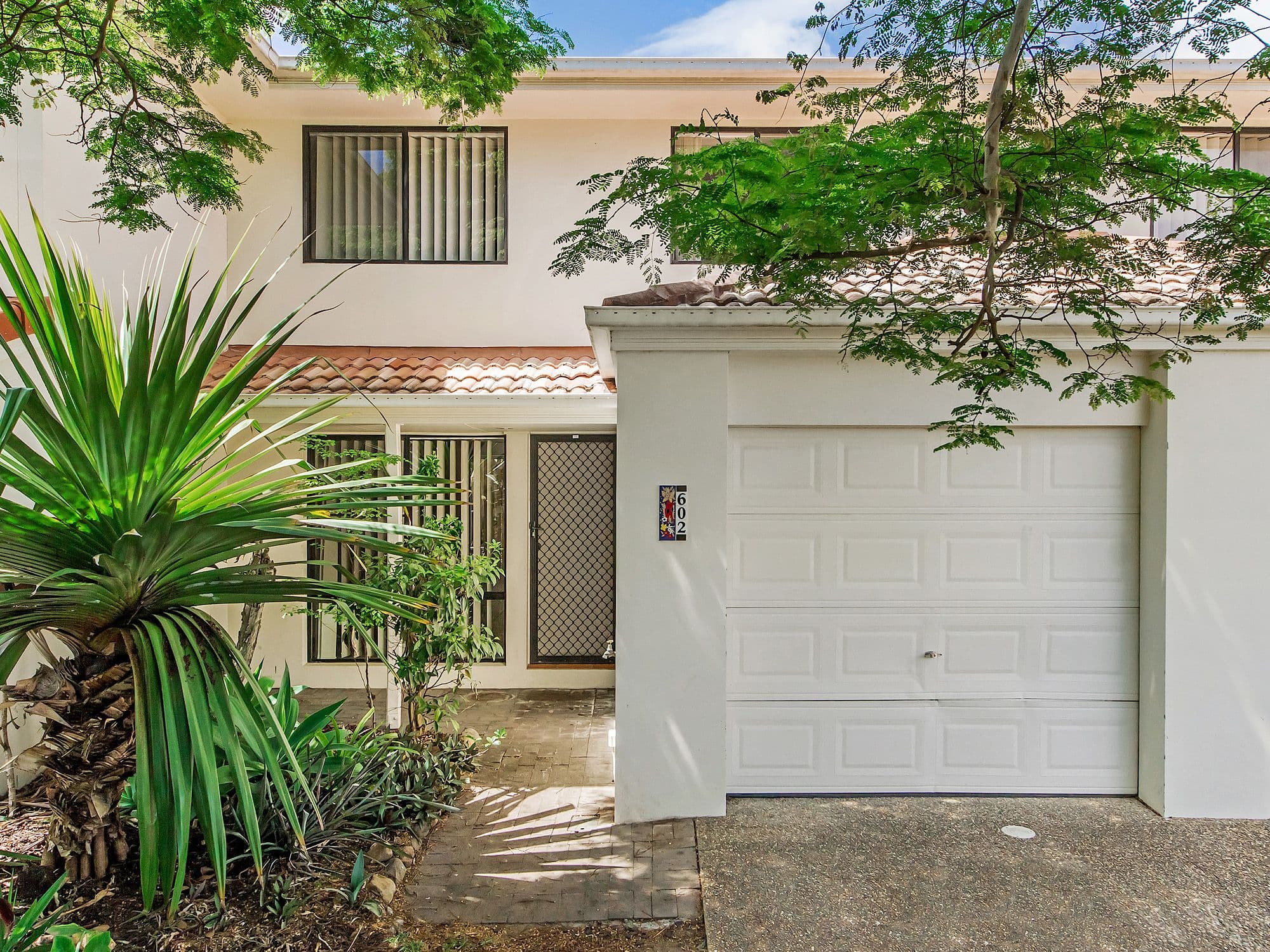 2 Gentian Drive, Arundel QLD 4214, Arundel - Thumbnail 2