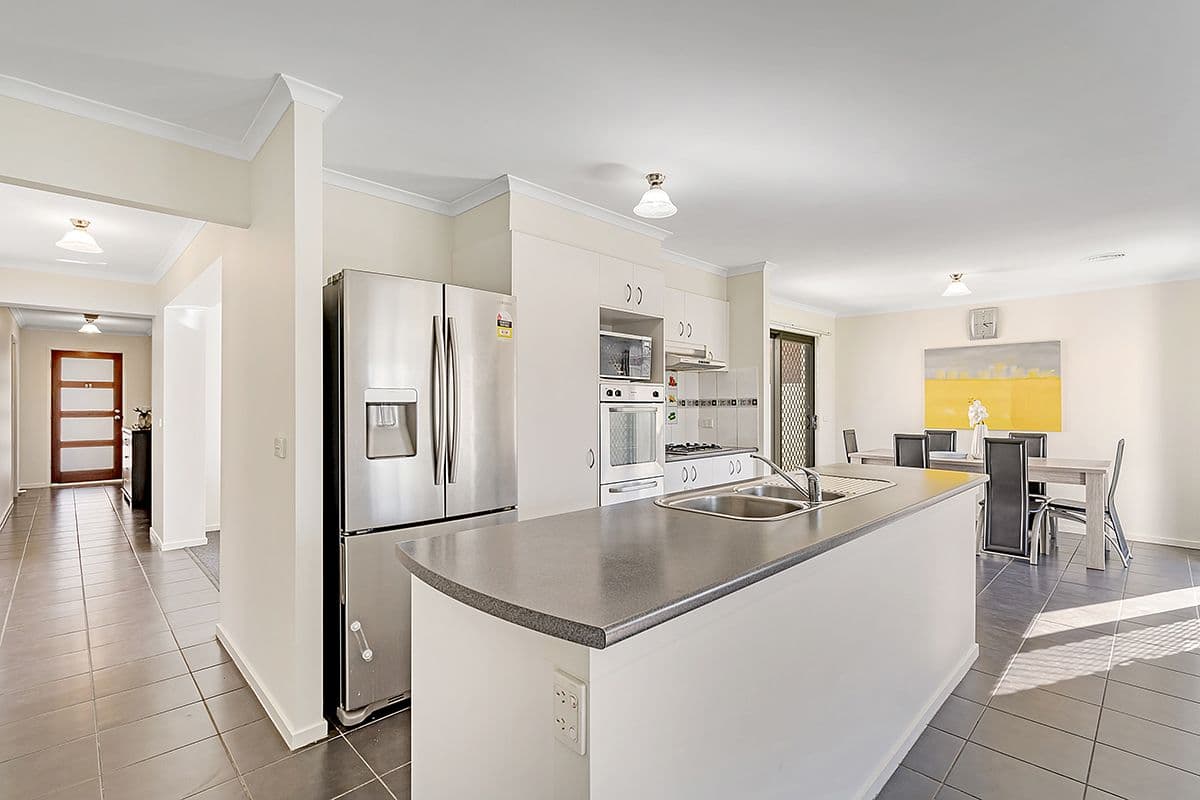 8 Eastwood Place, Craigieburn VIC 3064, Craigieburn - Thumbnail 7