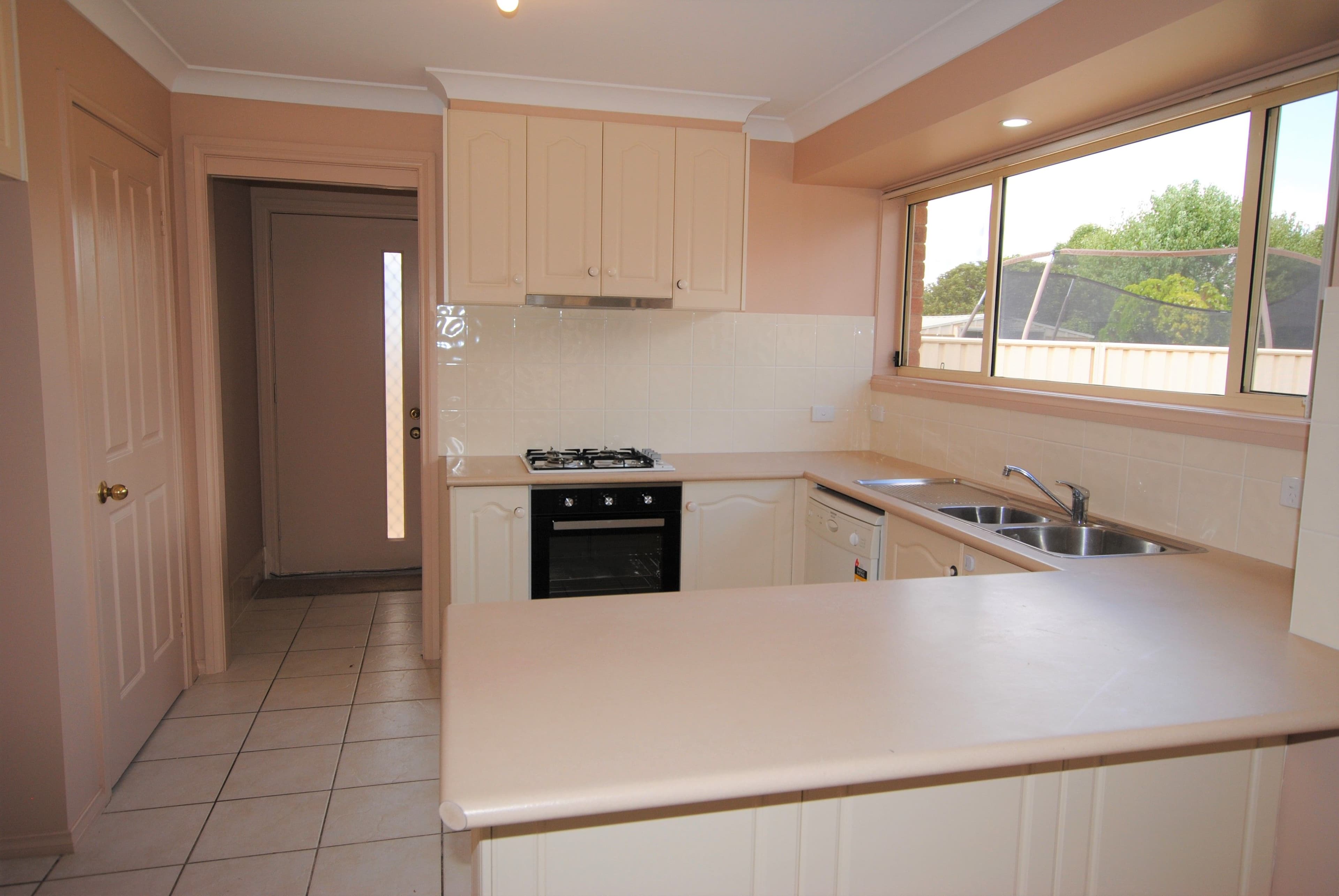 17 Mandalay Drive, Griffith - Thumbnail 5