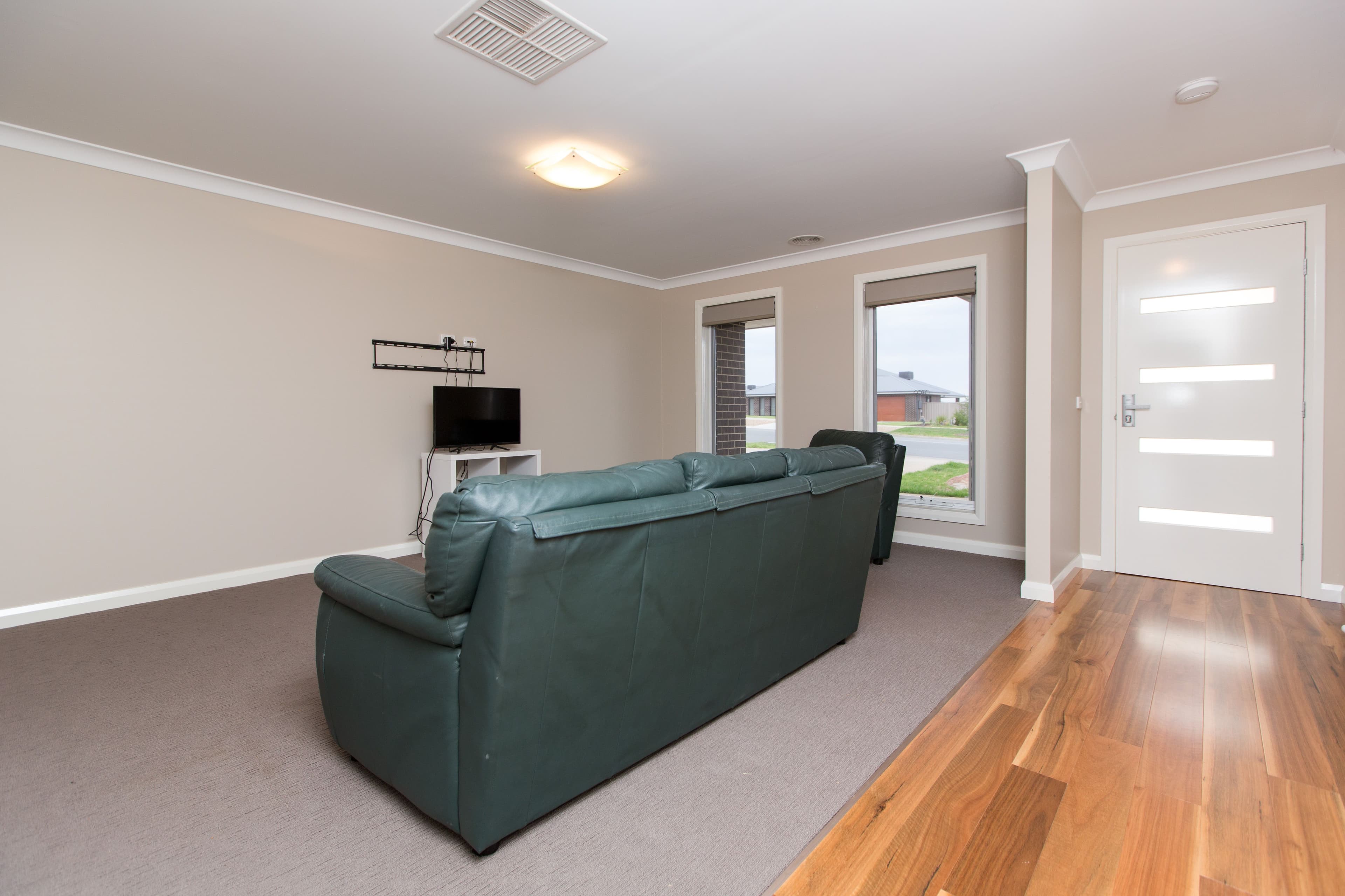 1 Whitten Avenue, Boorooma - Thumbnail 4