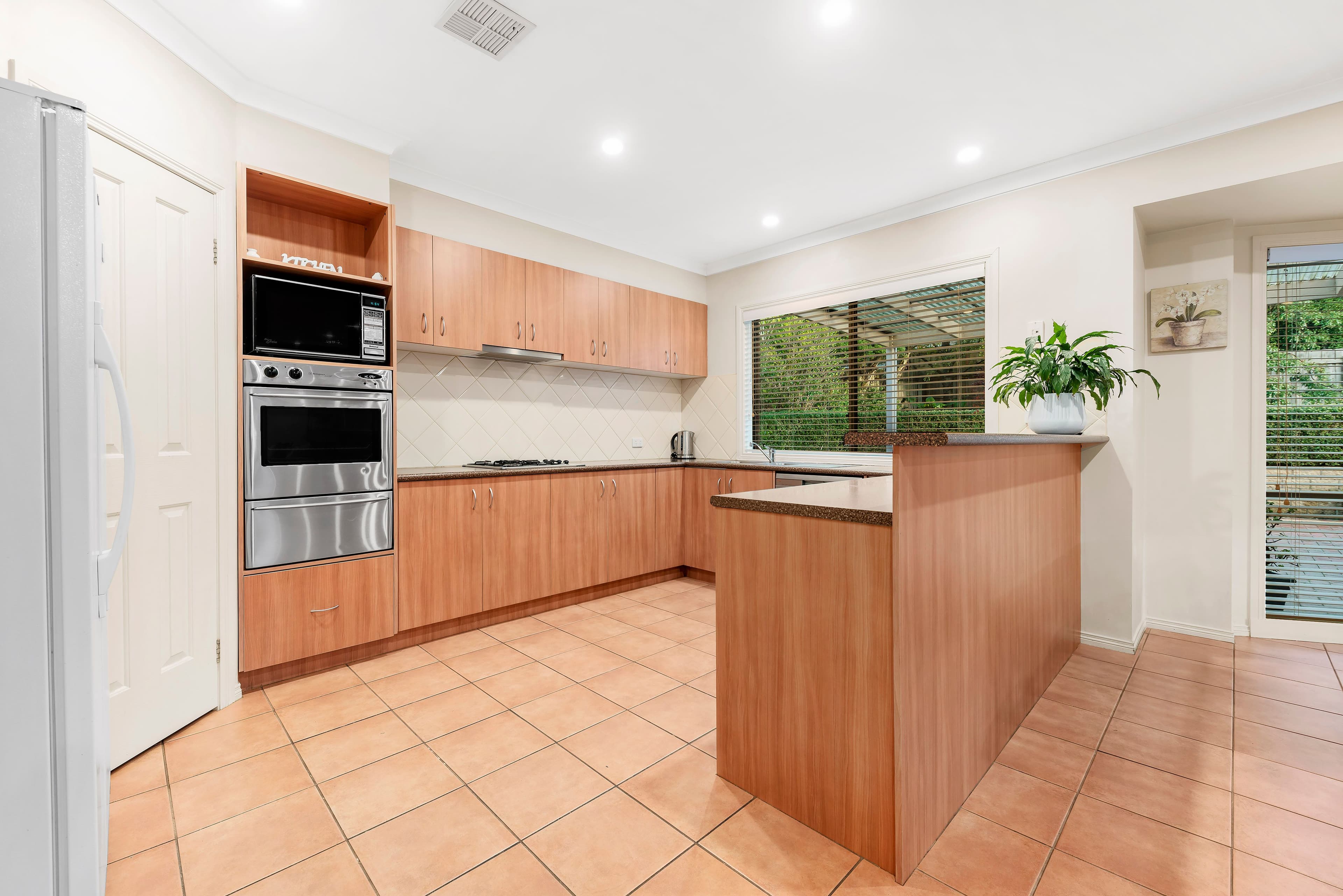 6 Dani Court, Rowville VIC 3178, Rowville - Thumbnail 2