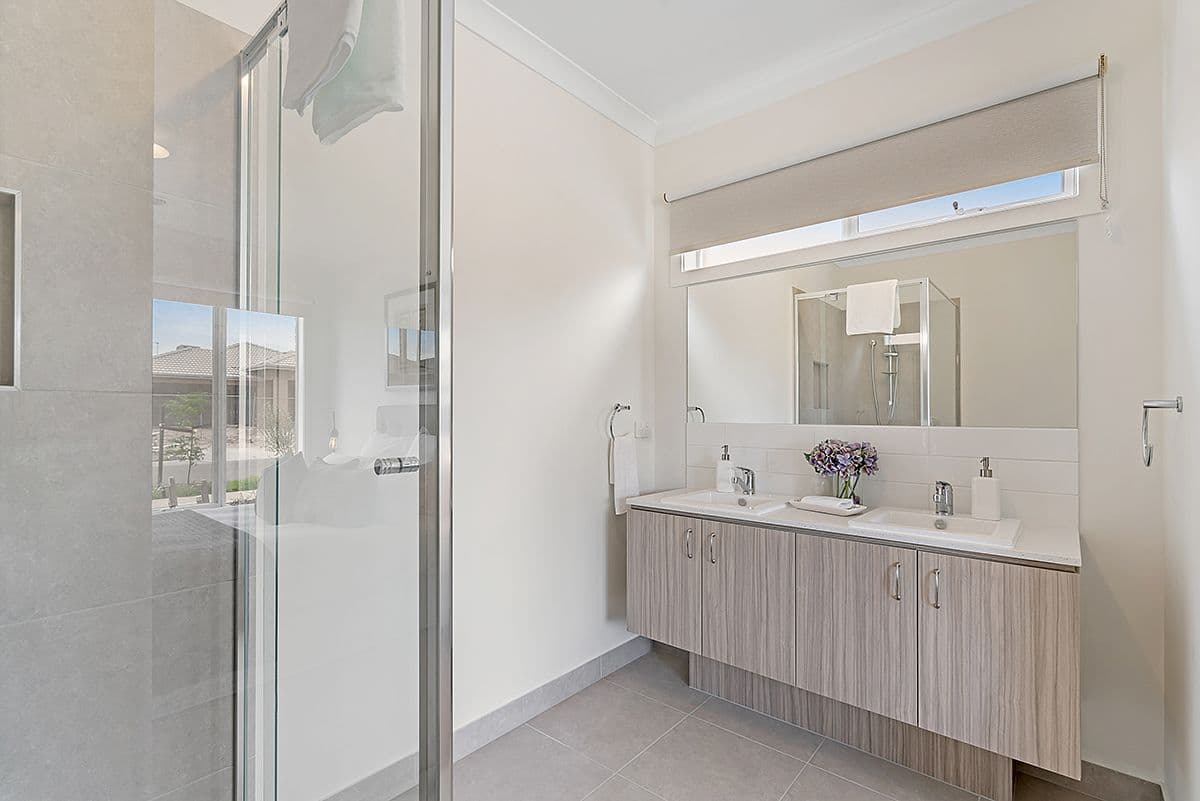 15 Featherwood Crescent, Craigieburn VIC 3064, Craigieburn - Thumbnail 4