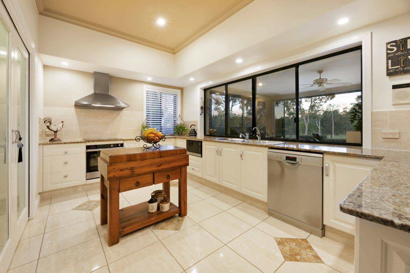 15 Little Hampton Court, Arundel QLD 4214, Arundel - Thumbnail 8