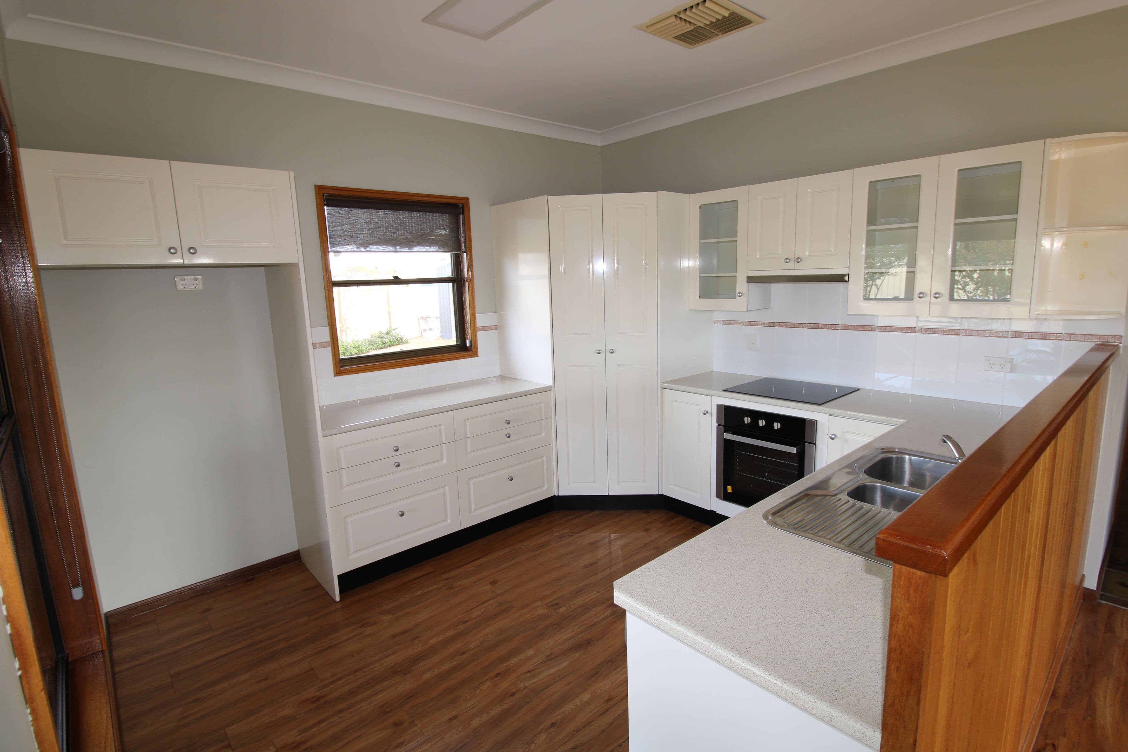 52 Long Street, Emerald QLD 4720, Emerald - Thumbnail 5