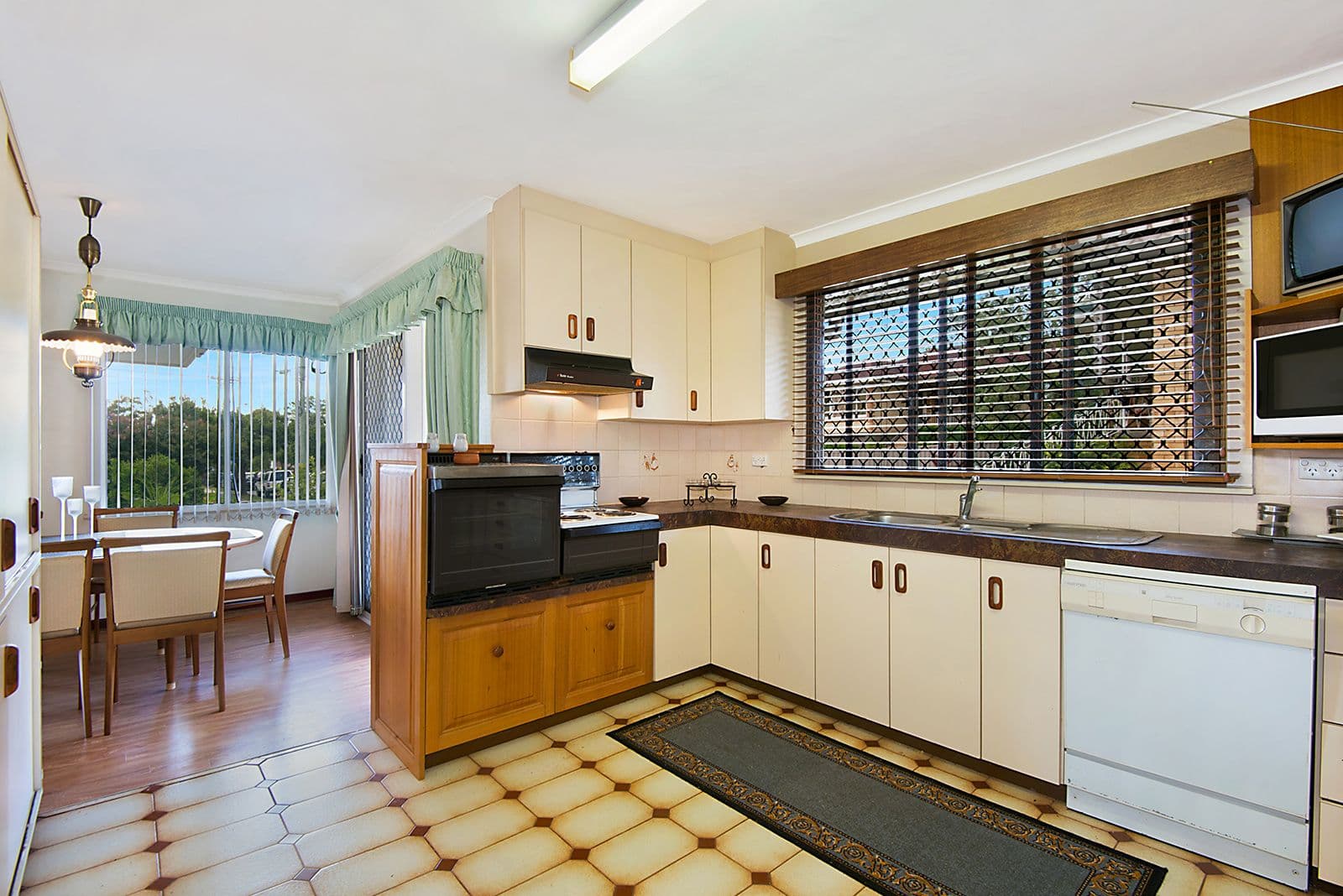 11 Balloch Street, WISHART QLD 4122, Wishart - Thumbnail 4