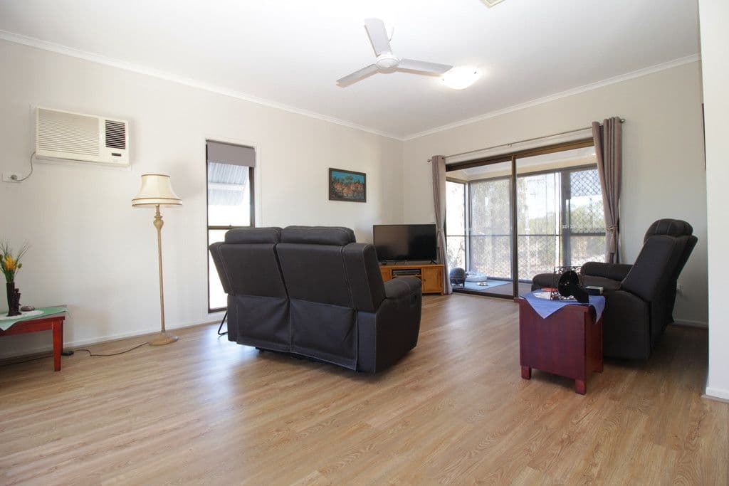 55 Loch Street, Emerald QLD 4720, Emerald - Thumbnail 7