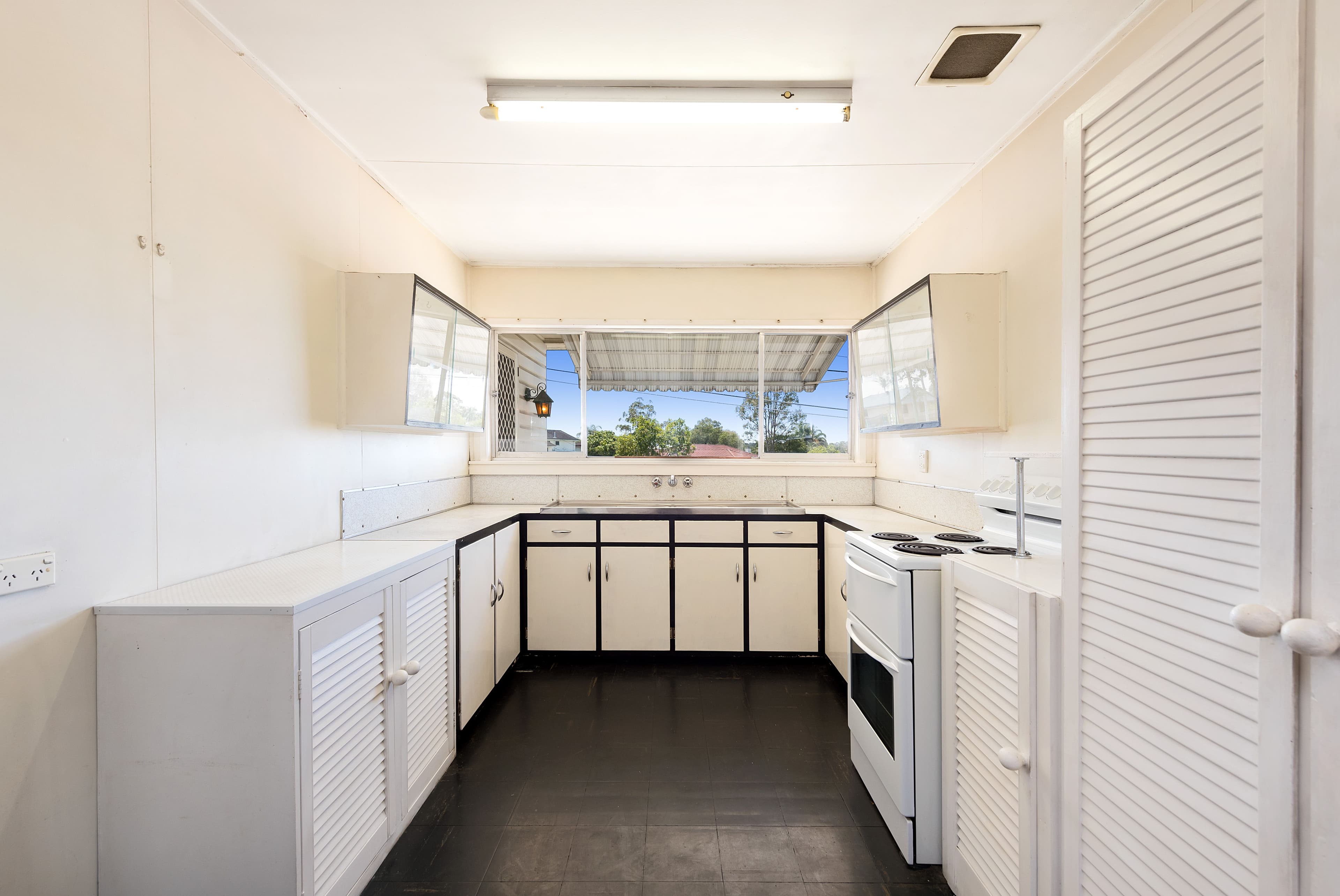 1550 Creek Road, Carina QLD 4152, Carina - Thumbnail 3
