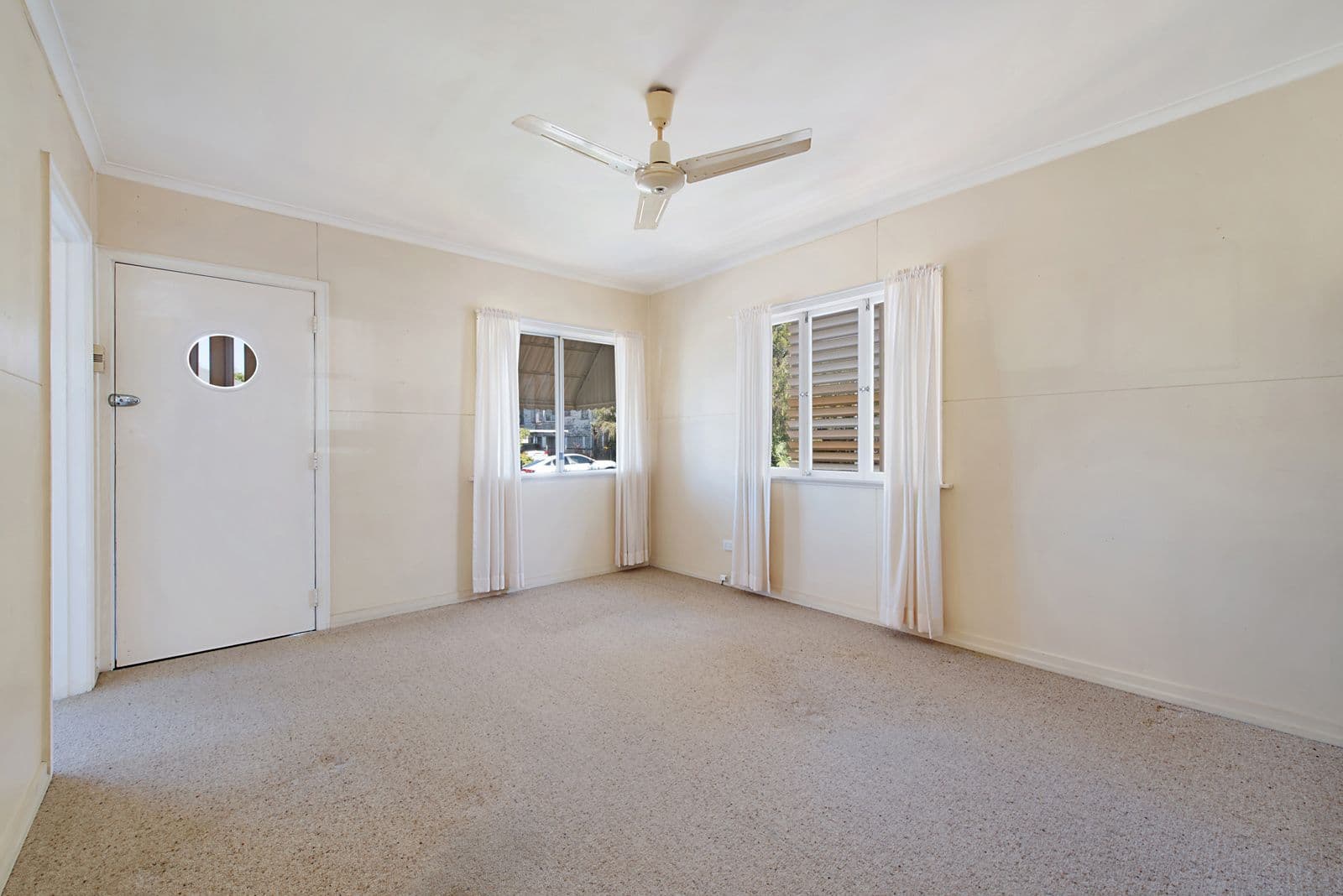 70 Lindwall Street, Upper Mount Gravatt QLD 4122, Upper Mount Gravatt - Thumbnail 2