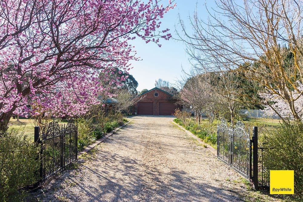 18 Elmslea Drive, Bungendore - Image 1
