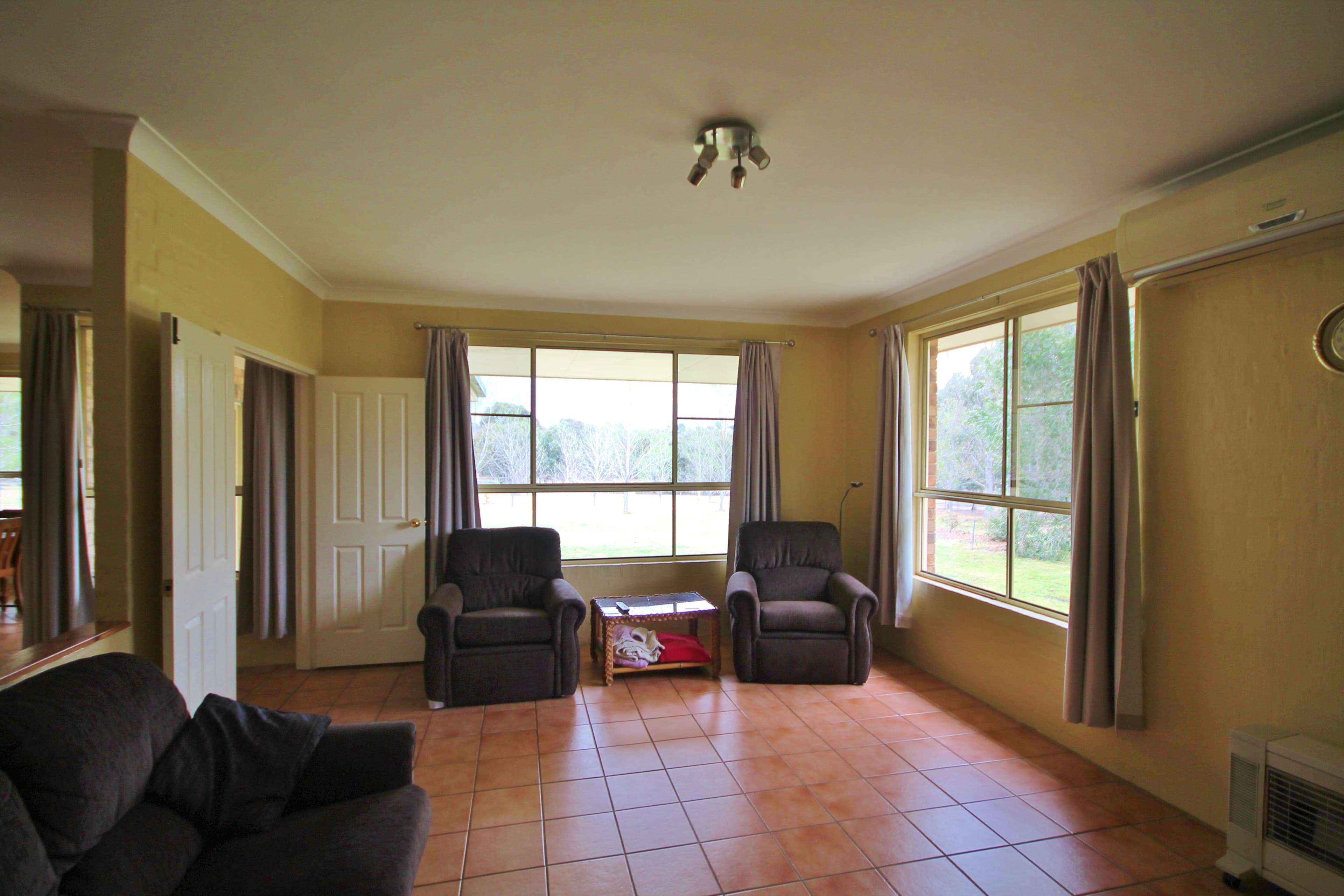 4678 Olympic Highway, Young - Thumbnail 8