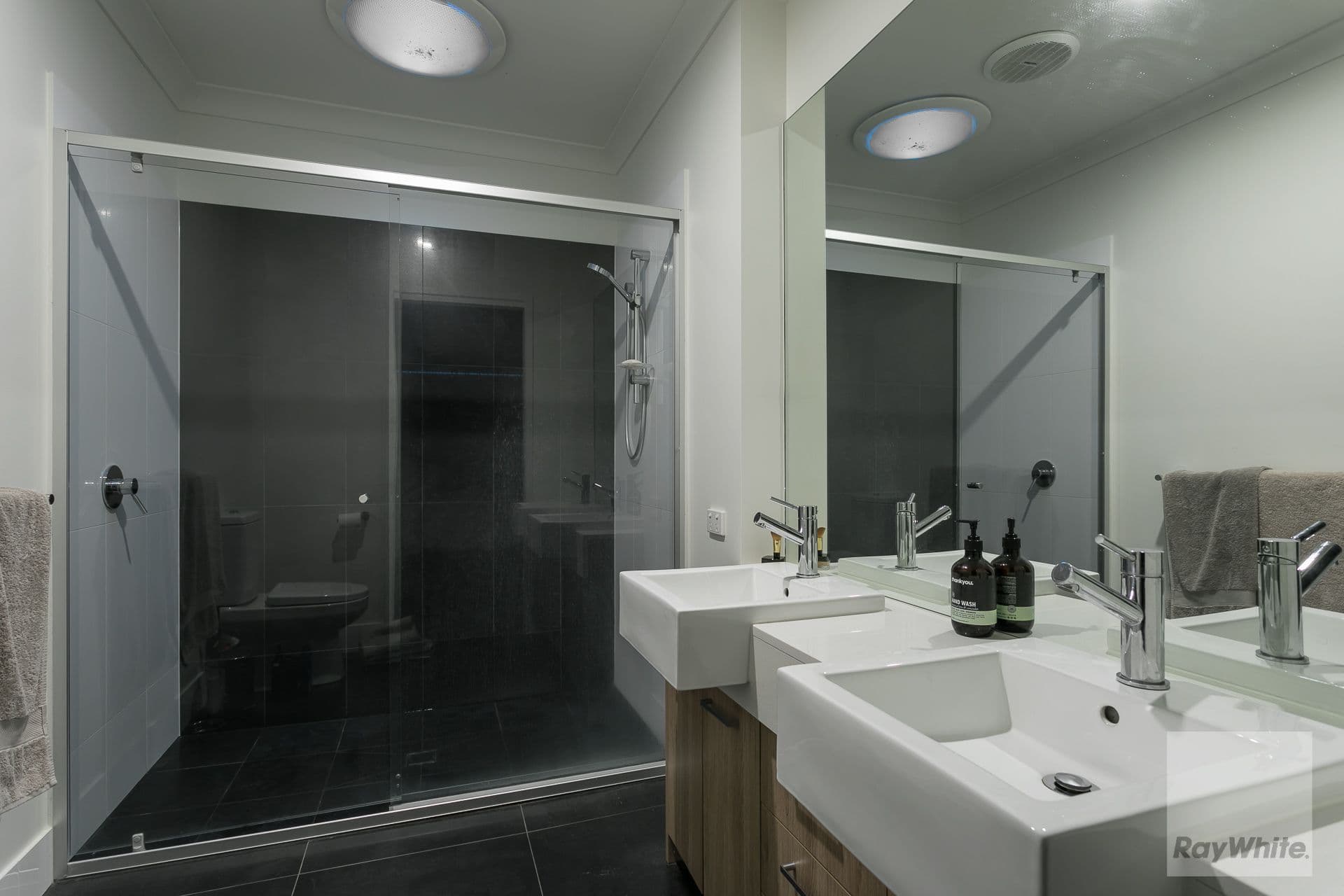 2 Mapleton Crescent, Capalaba QLD 4157, Capalaba - Thumbnail 2