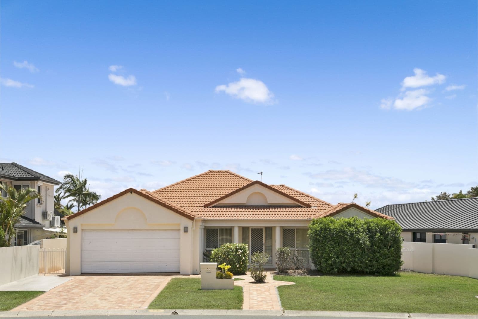 38 Medika Street, Runaway Bay QLD 4216, Runaway Bay - Thumbnail 2