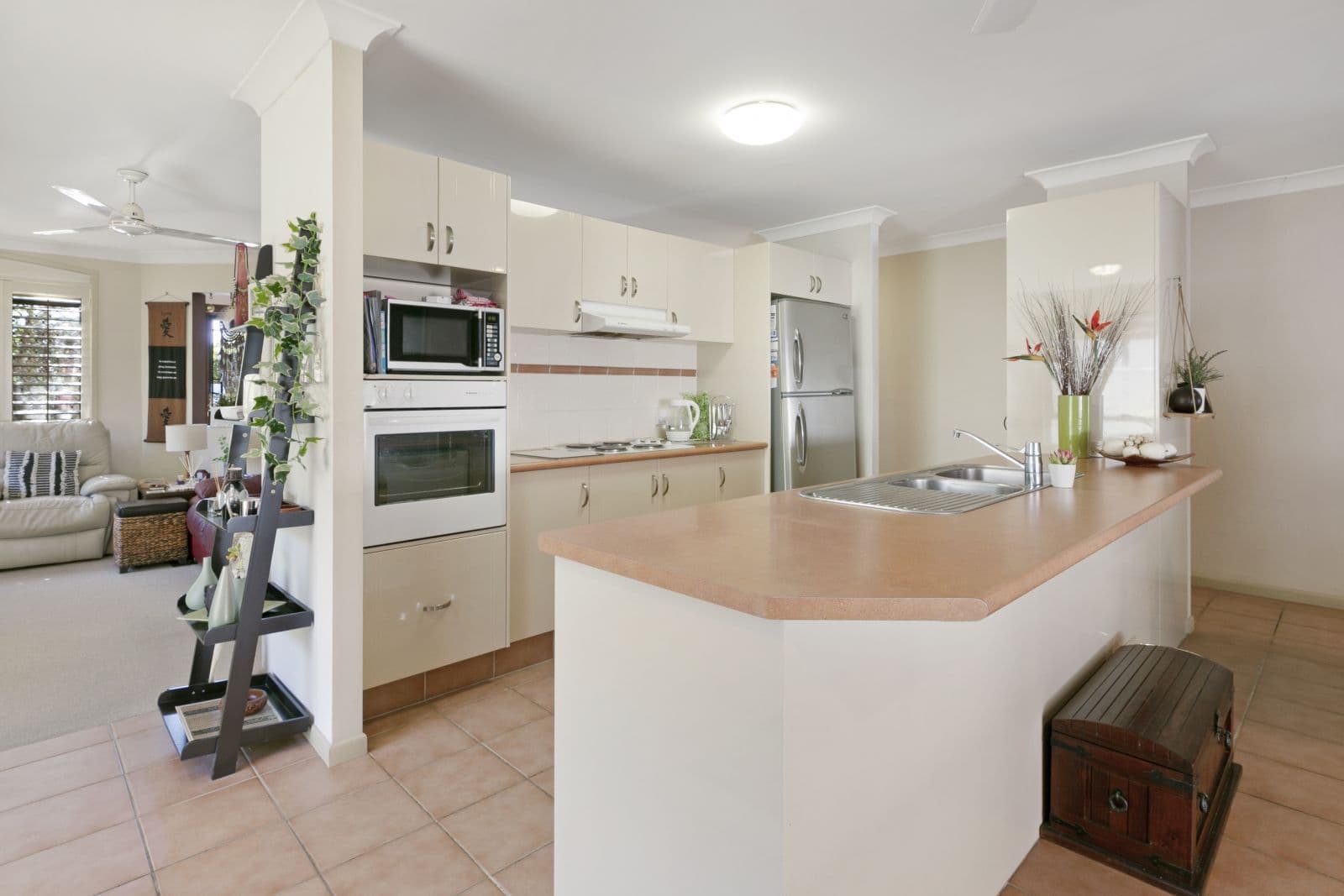 16 Christina Ryan Way, Arundel QLD 4214, Arundel - Thumbnail 4