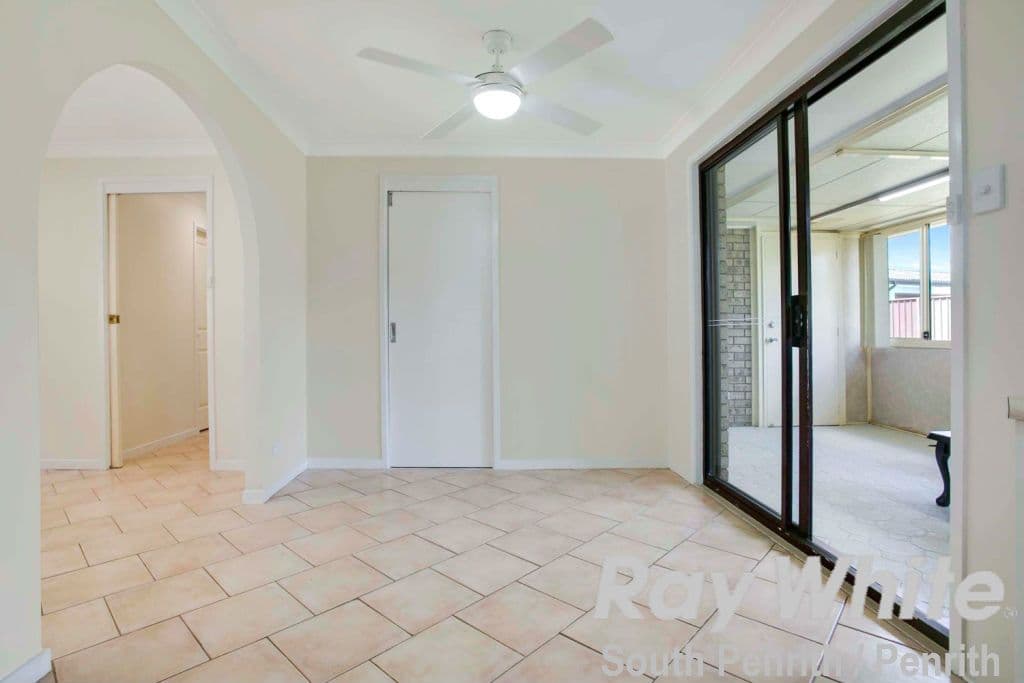 8 Malabine Place, South Penrith - Thumbnail 4