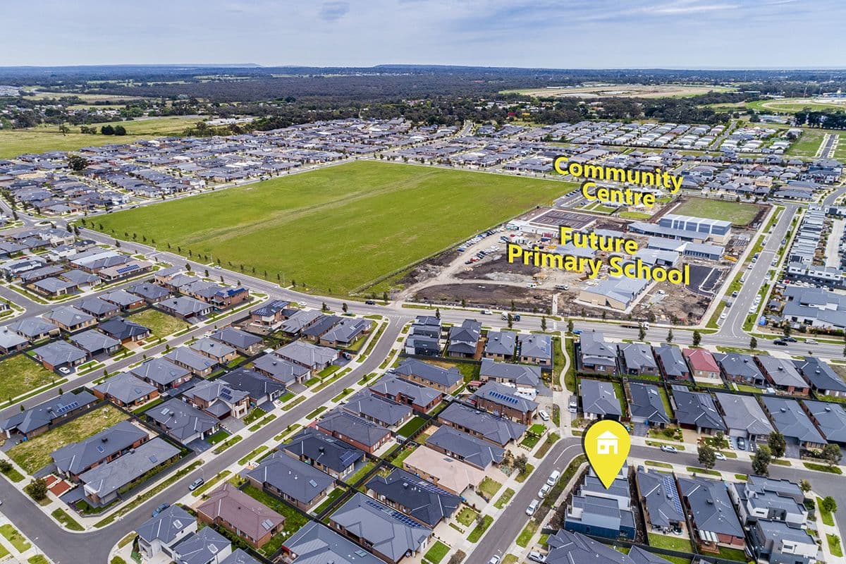 15B Lanthorn Crescent, Cranbourne East VIC 3977, Cranbourne East - Thumbnail 2