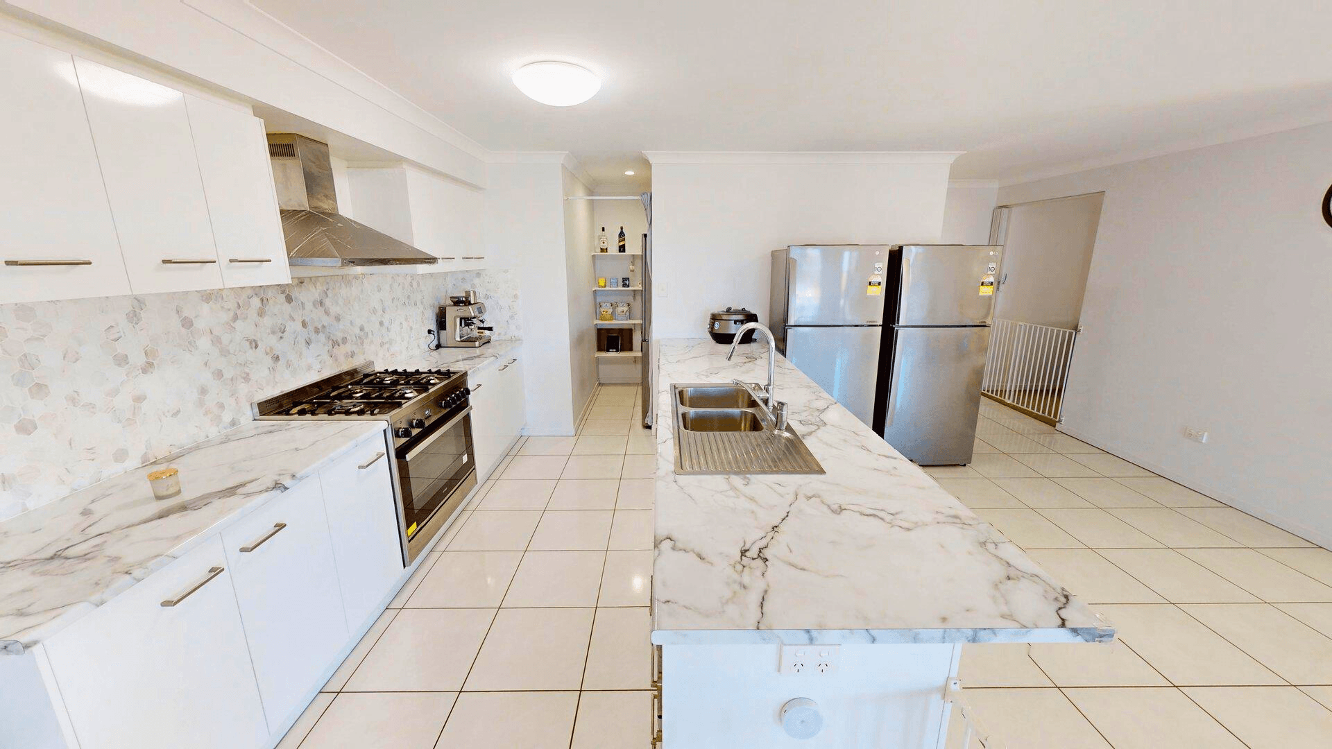 22 Bridge Street, Gayndah QLD 4625, Gayndah - Thumbnail 2
