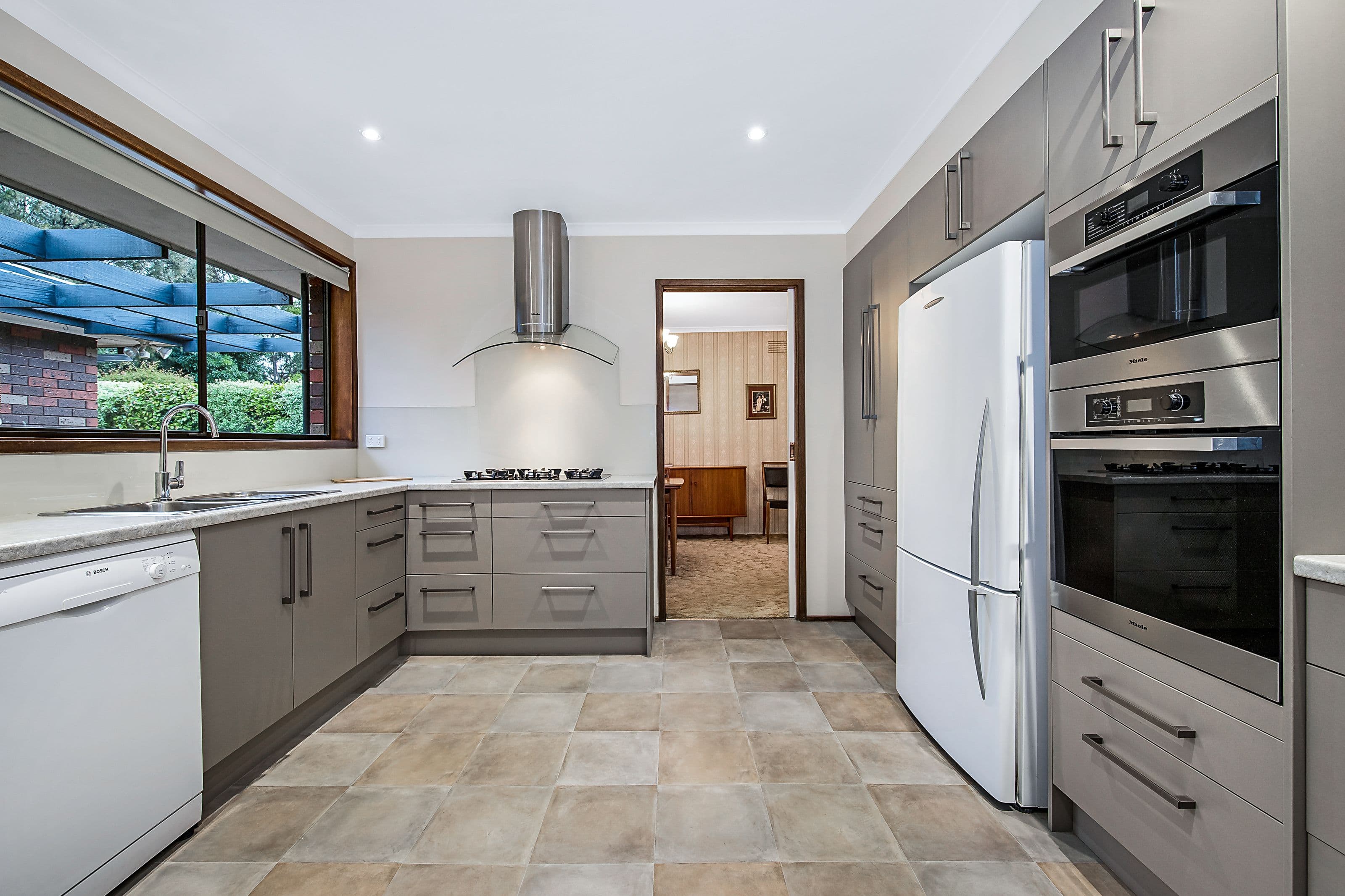 24 Kawana Crescent, Glen Waverley VIC 3150, Glen Waverley - Thumbnail 3