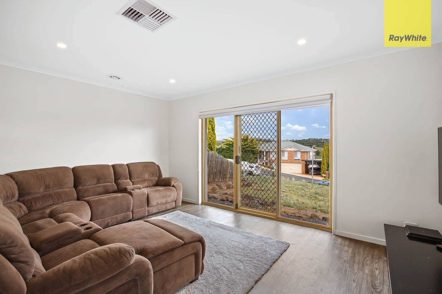 124 Underbank Boulevard, Bacchus Marsh VIC 3340, Bacchus Marsh - Thumbnail 4