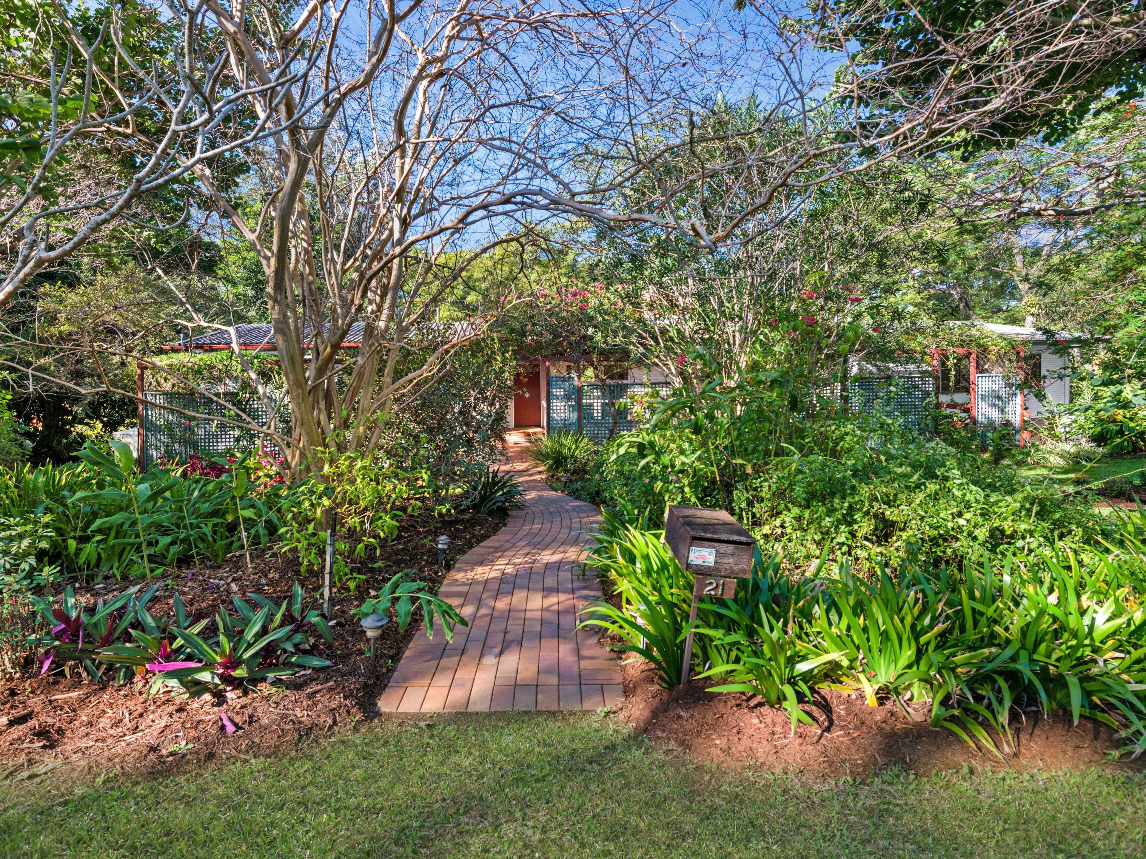 21 Deerhurst Road, Brookfield QLD 4069, Brookfield - Thumbnail 2