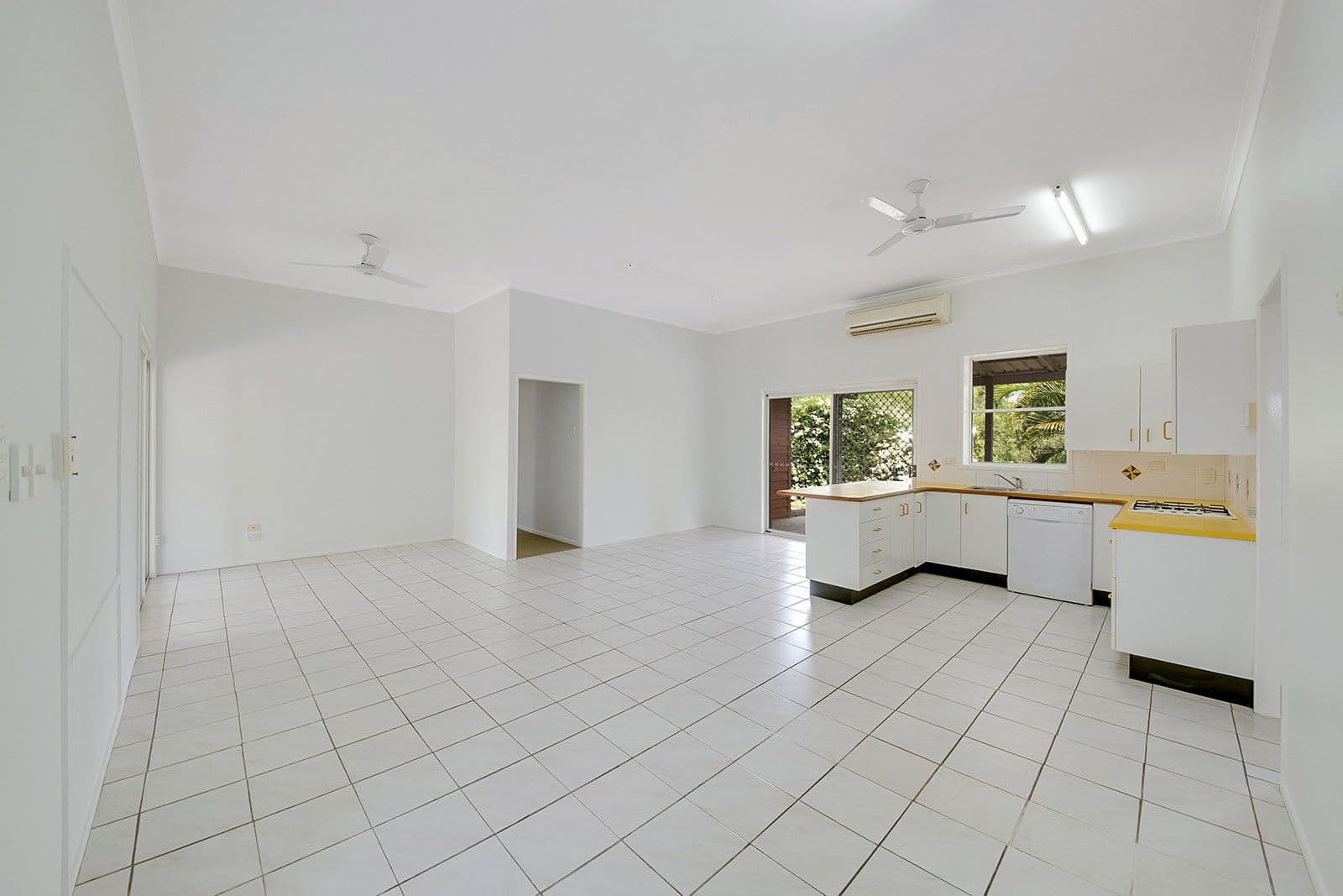 14 RIVERVIEW Drive, River Ranch QLD 4680, River Ranch - Thumbnail 4