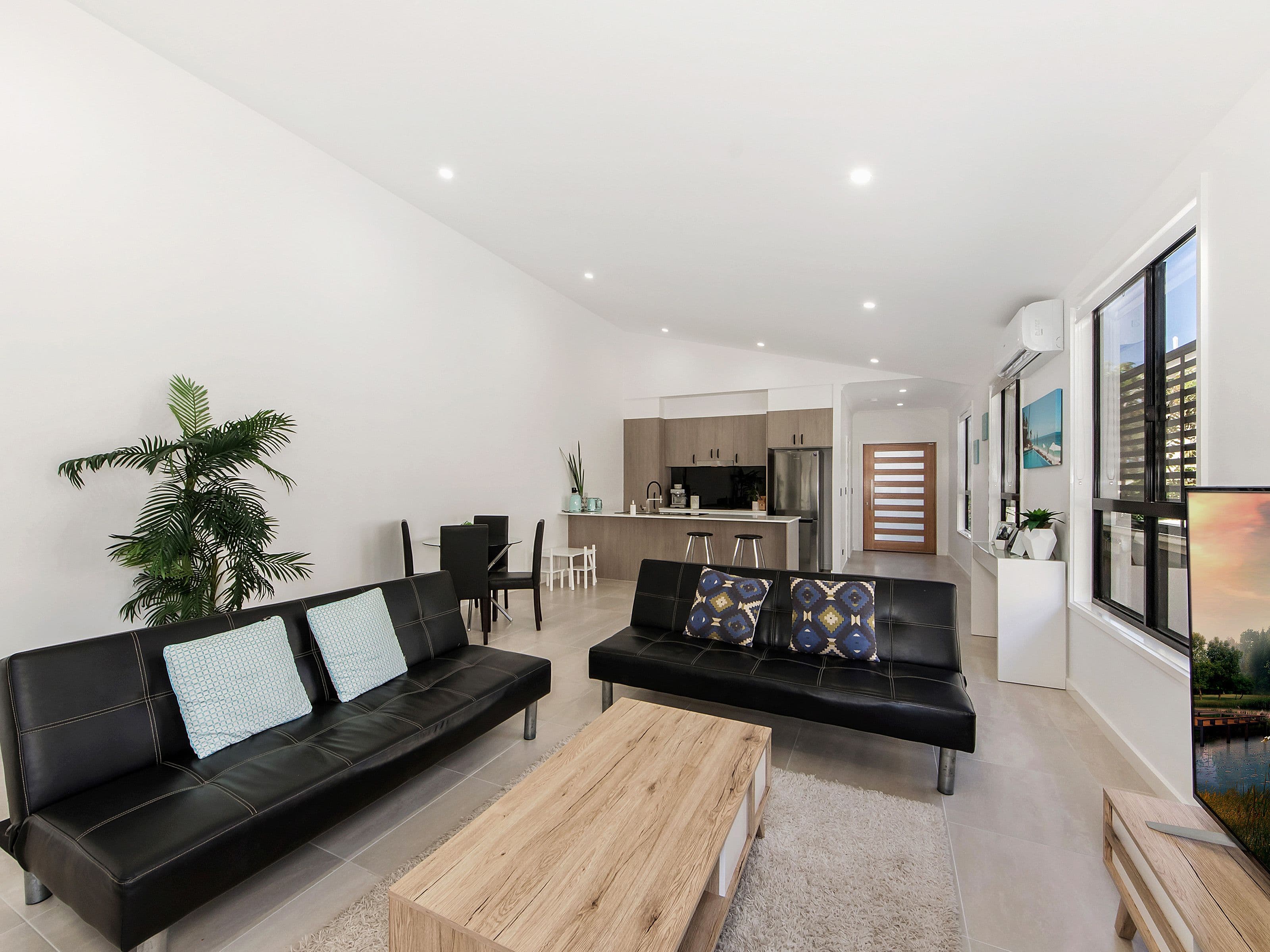 11 Chirn Crescent, Labrador QLD 4215, Labrador - Thumbnail 2