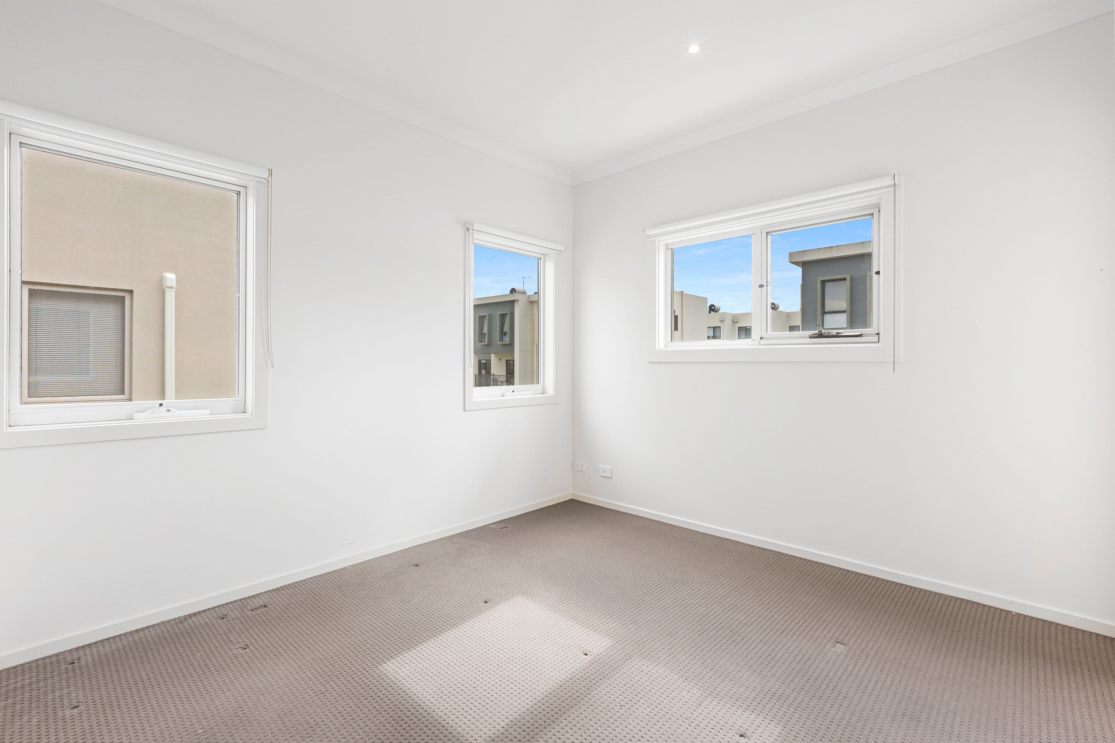 38 Edgeware Close, Pakenham VIC 3810, Pakenham - Thumbnail 8