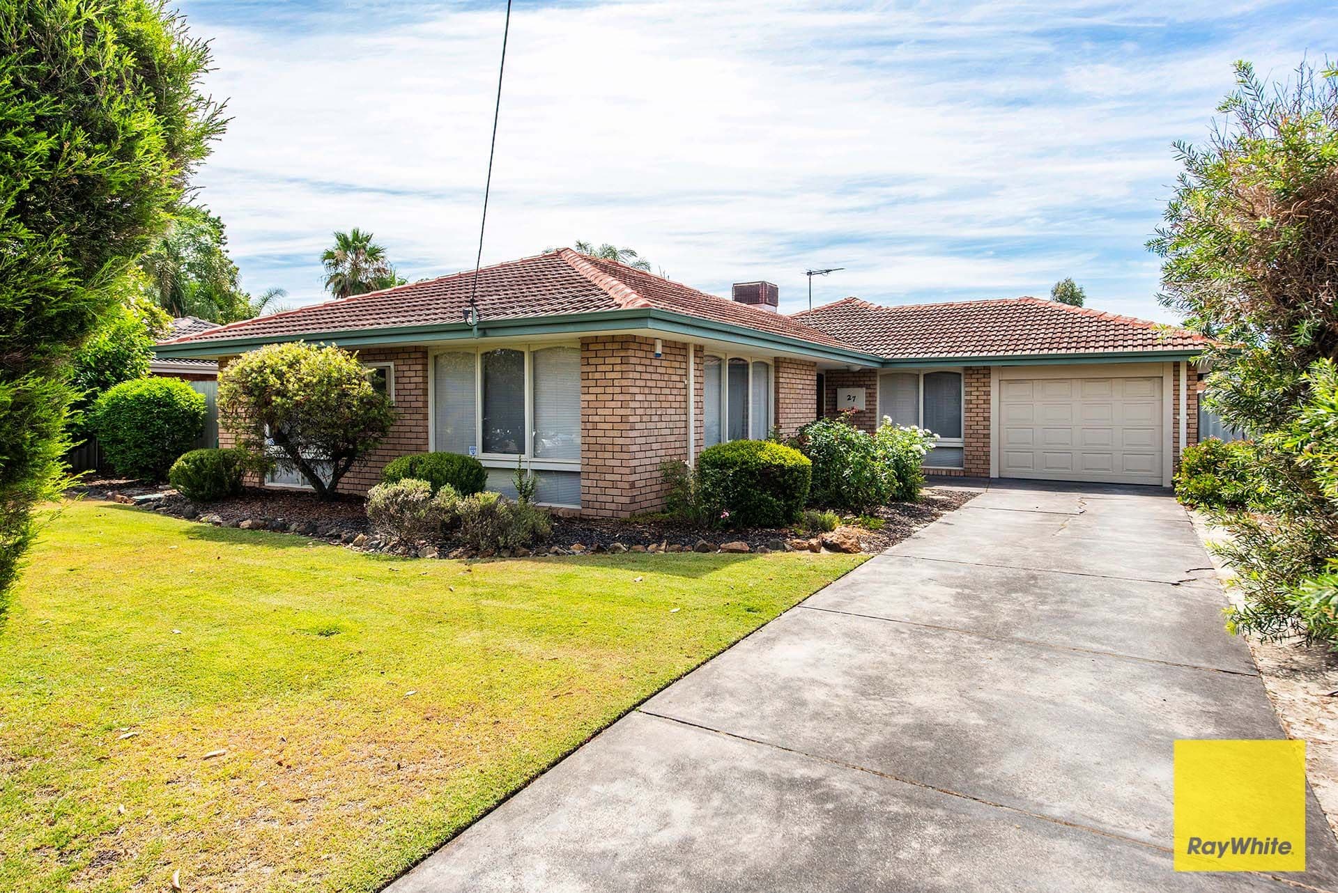 27 Sutherland Drive, Thornlie WA 6108, Thornlie - Thumbnail 2