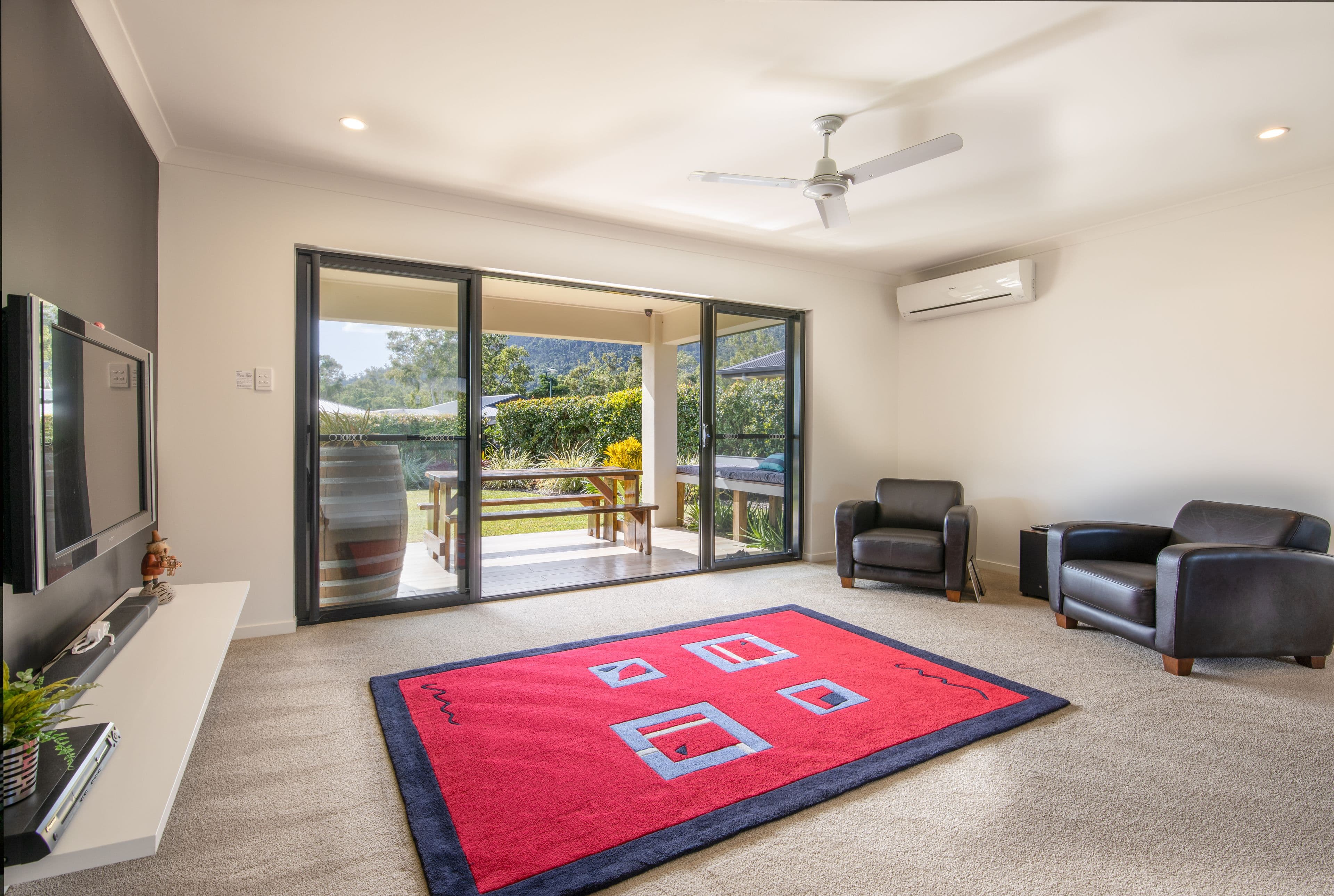 4 Grevillea Place, CANNONVALE QLD 4802, Cannonvale - Thumbnail 4