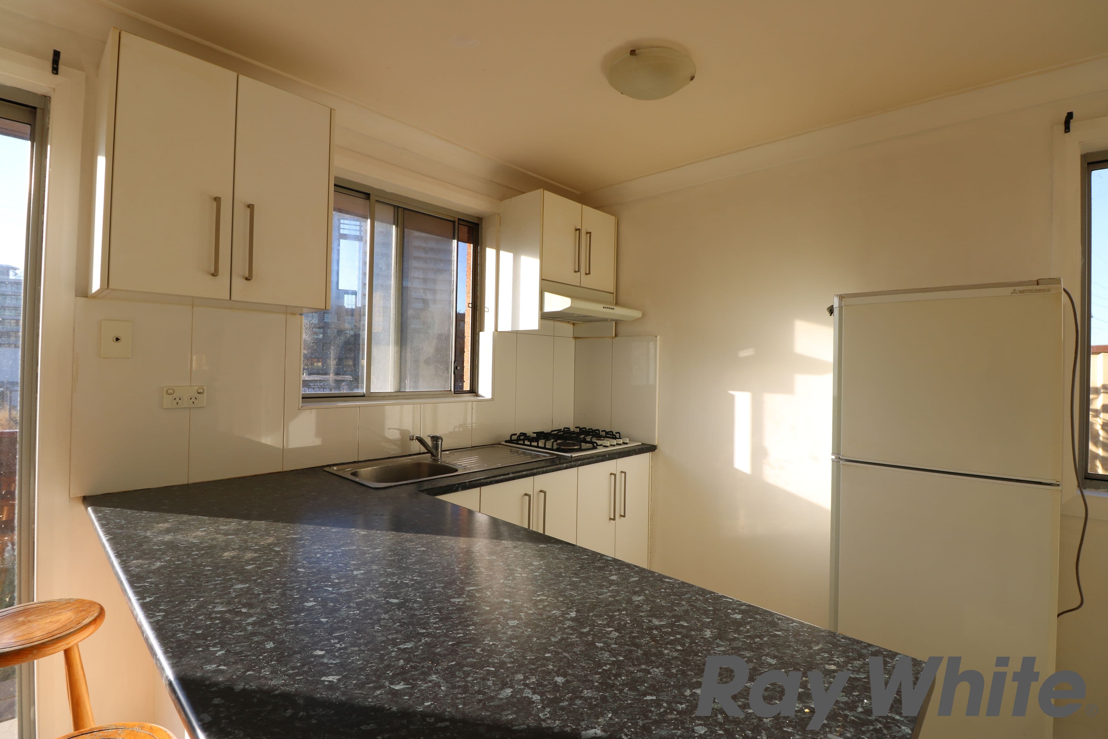 10 Mcgowen Crescent, Liverpool NSW 2170, Liverpool - Thumbnail 3